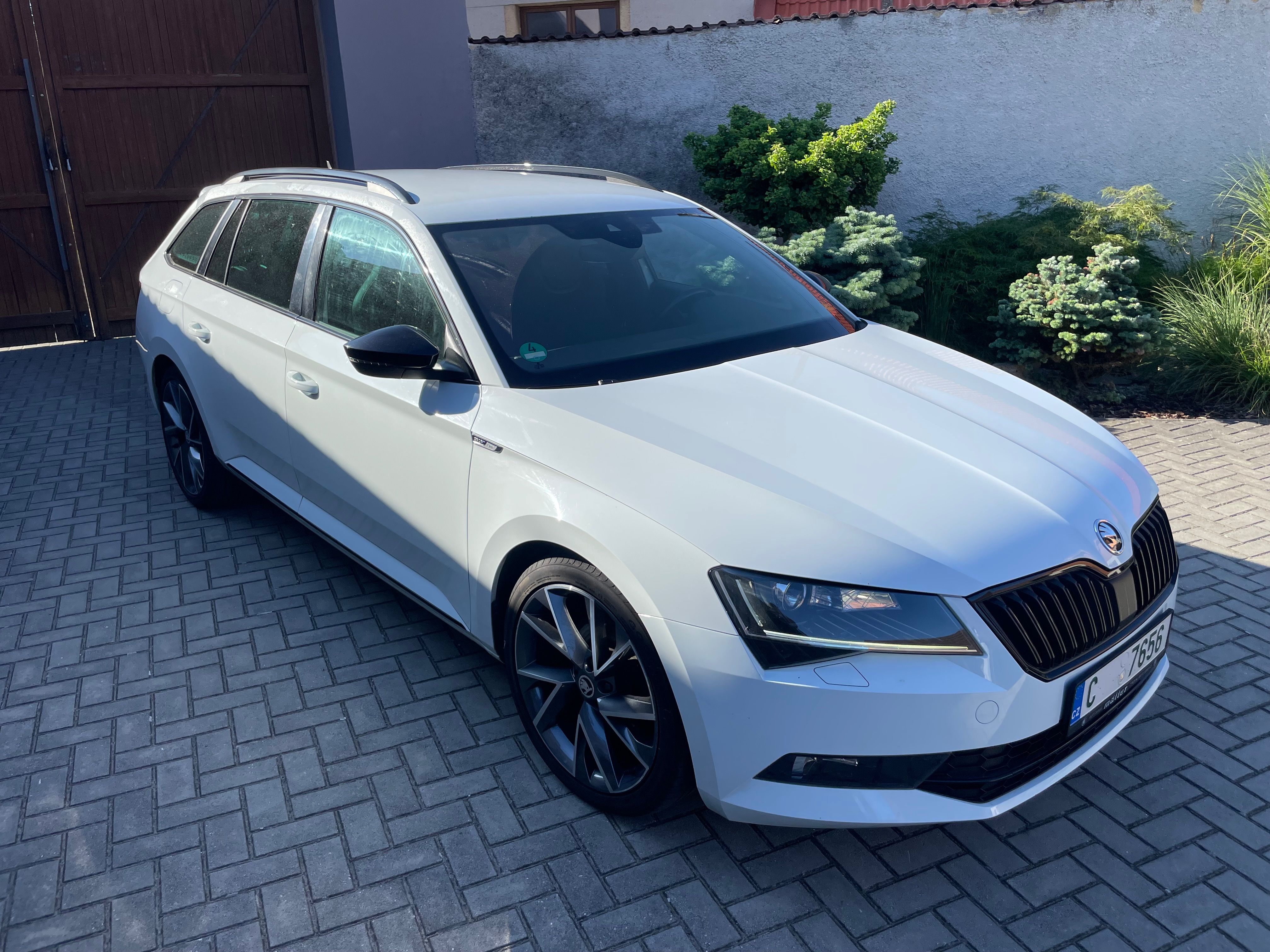 Škoda Superb, Combi Sportline 2,0 TDI 110kw. - fotka 4