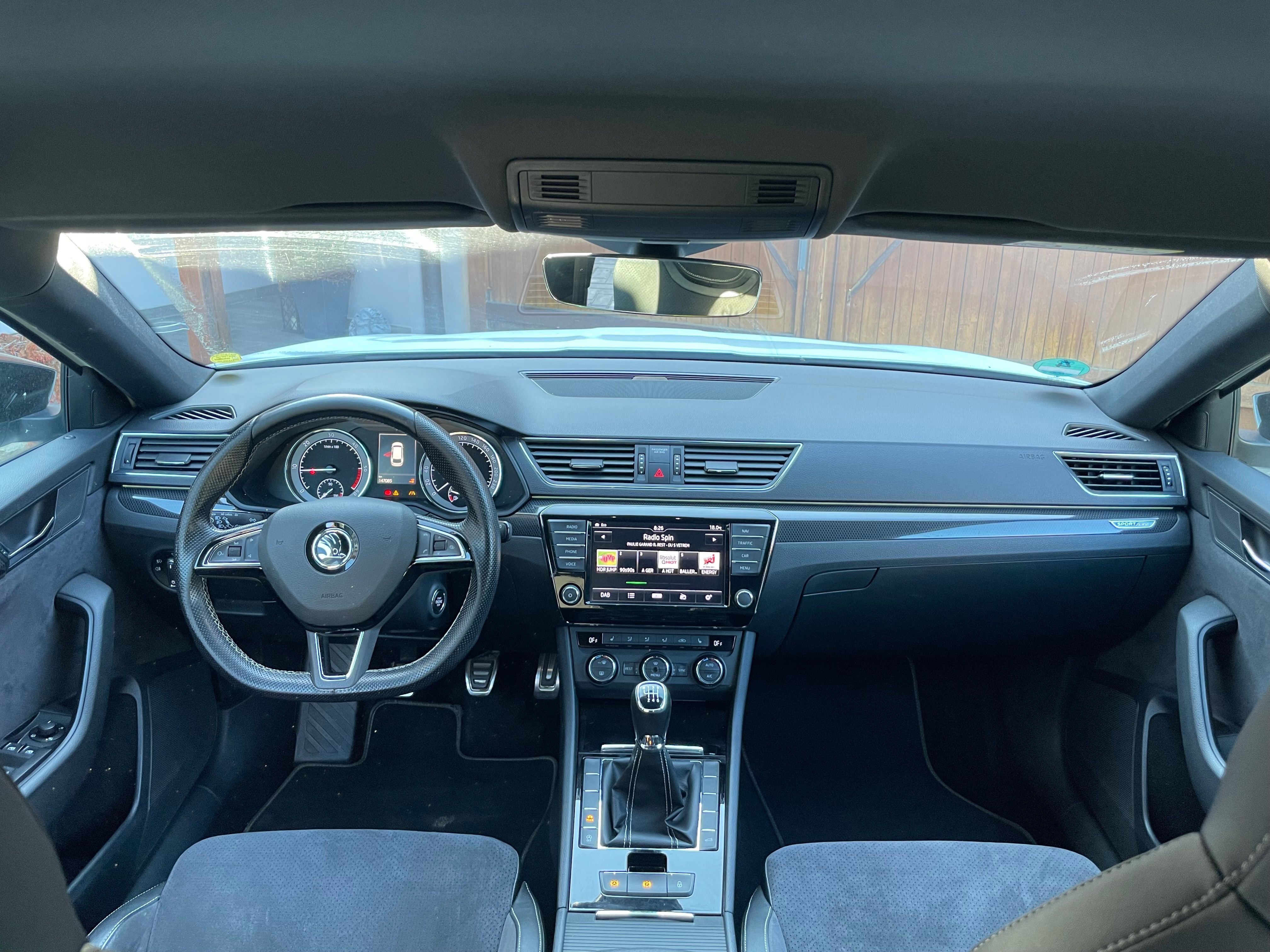 Škoda Superb, Combi Sportline 2,0 TDI 110kw. - fotka 5
