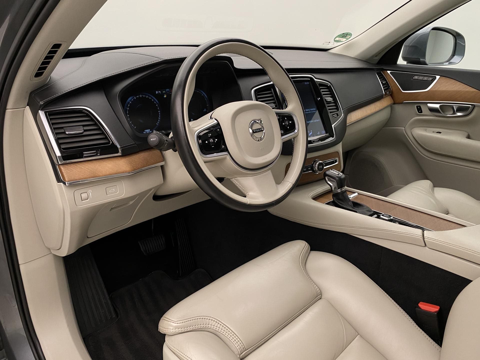 Volvo XC90, D5 AWD INSCRIPTION AUT 7míst - fotka 4