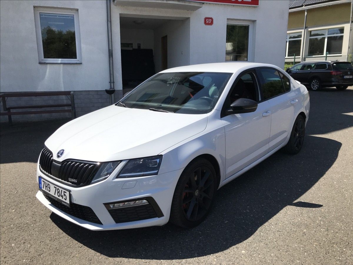 Škoda Octavia, 2,0 TSi DSG RS 180Kw - fotka 2