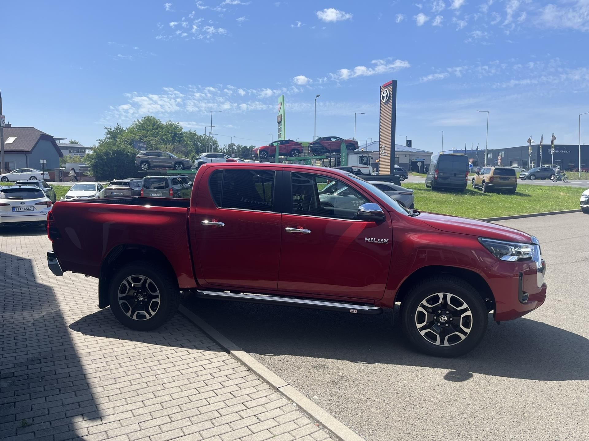 Toyota Hilux, 2,8 204k 6AT Executive - fotka 4