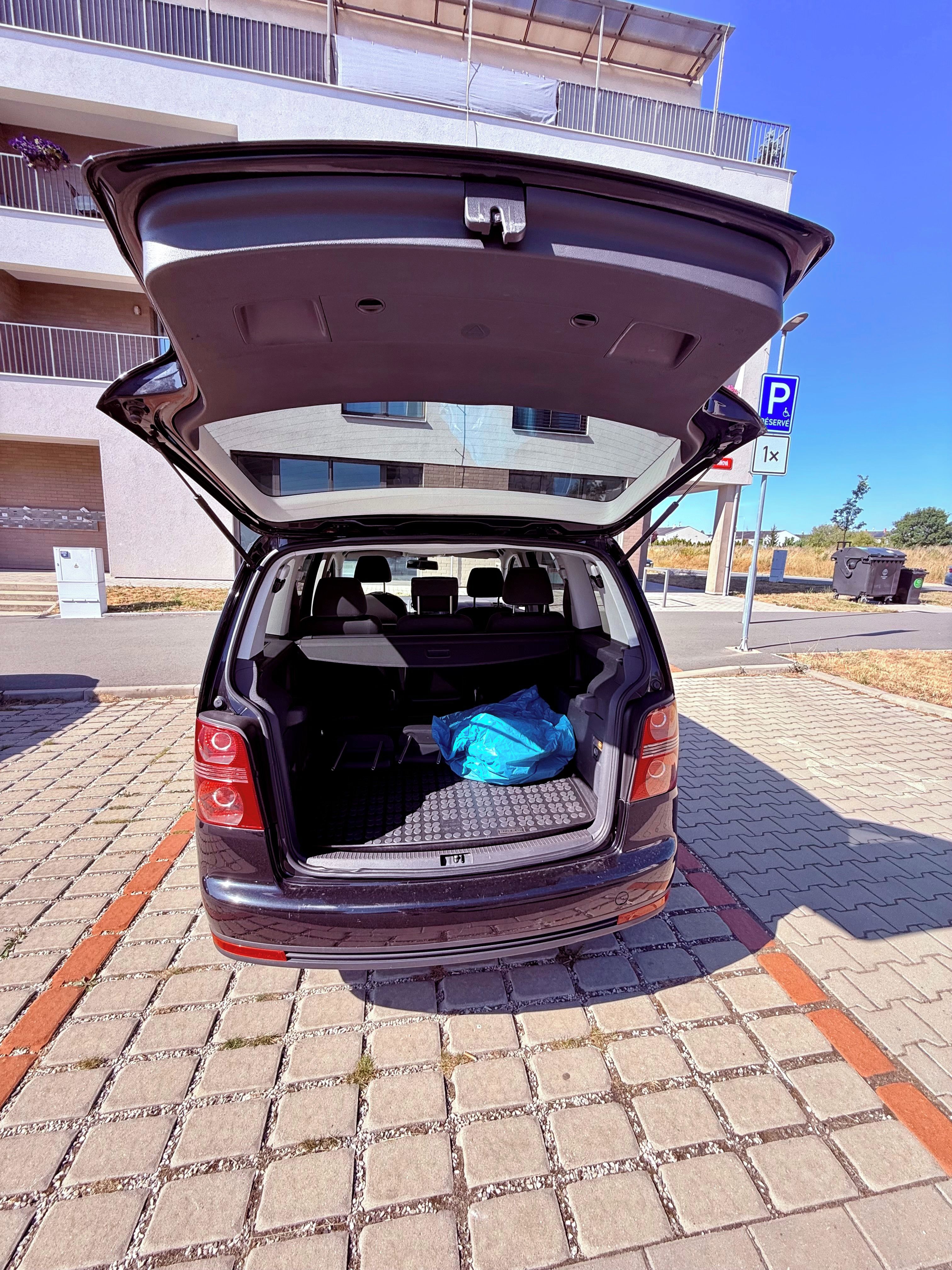 Volkswagen Touran, 2.0 TDI, STK 07/2028 - fotka 6