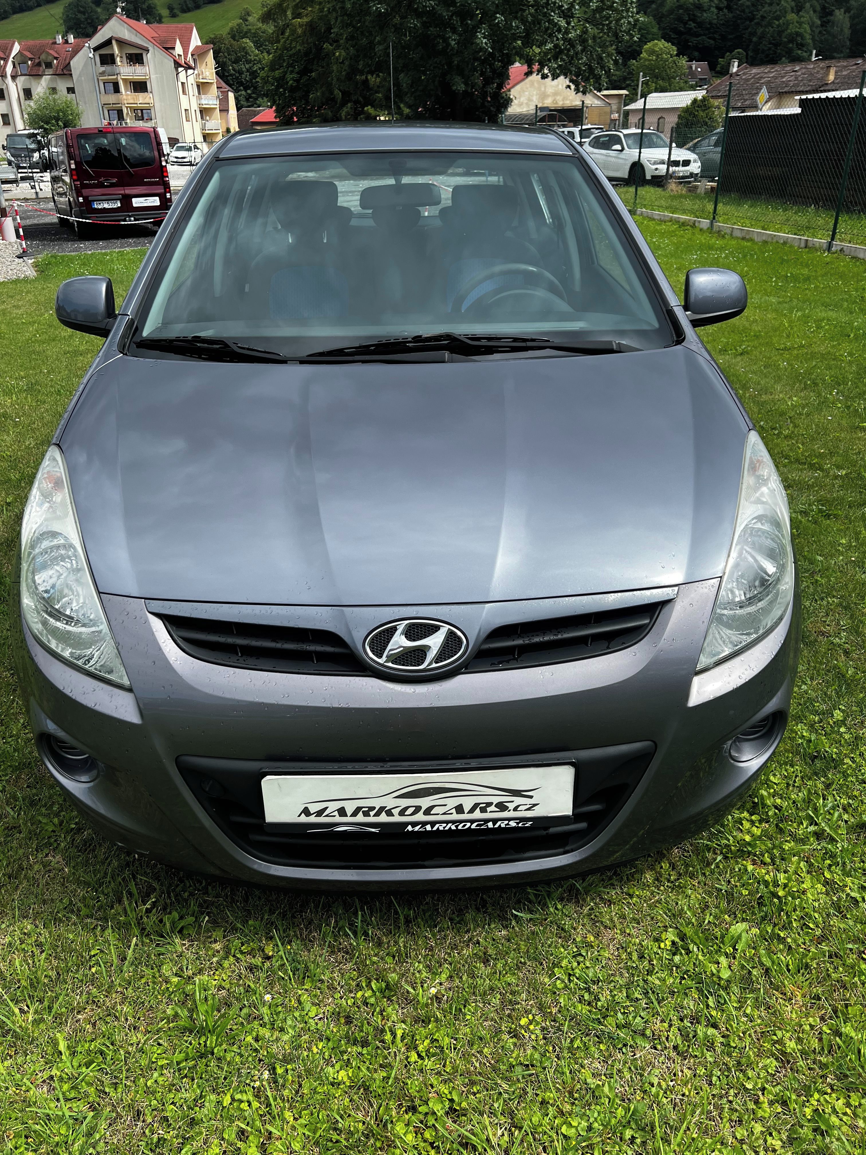Hyundai i20, 1.3i KLIMA NÍZKÝ NÁJEZD - fotka 2