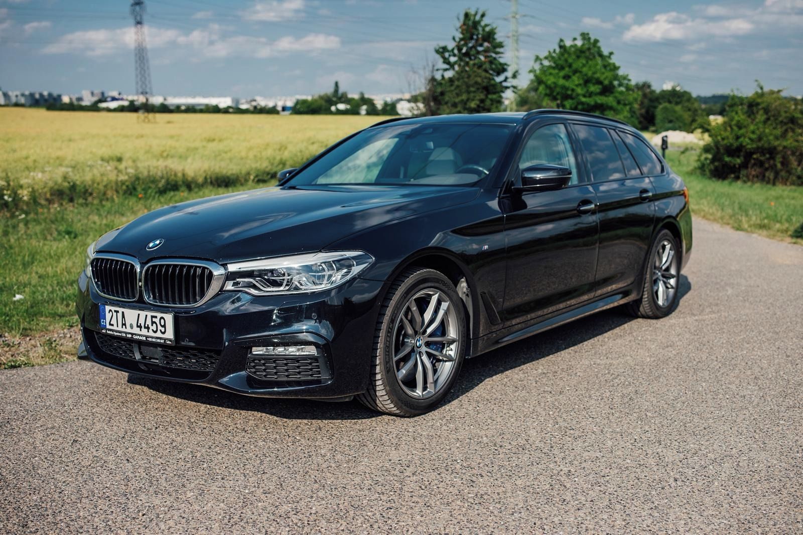 BMW Řada 5, 540iX Individual, plná výbava