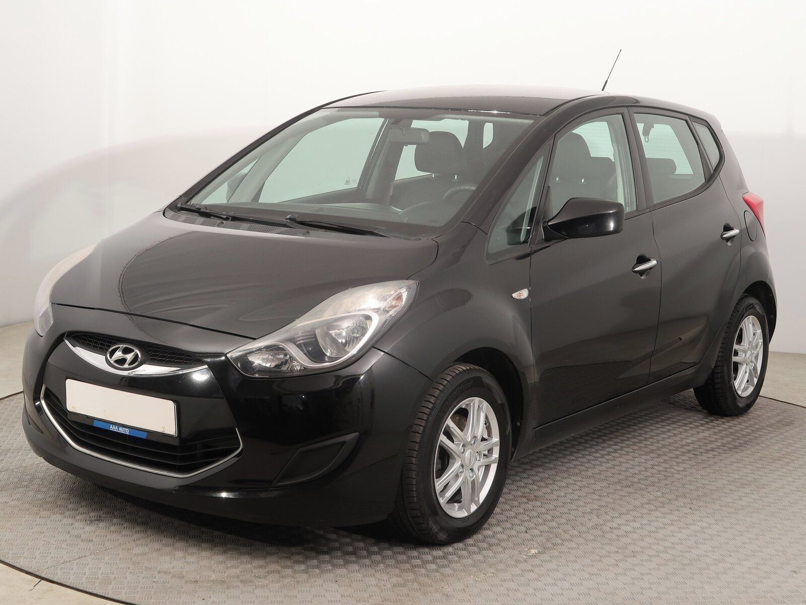 Hyundai ix20, 1.6 CRDi, Kožené sedačky - fotka 2
