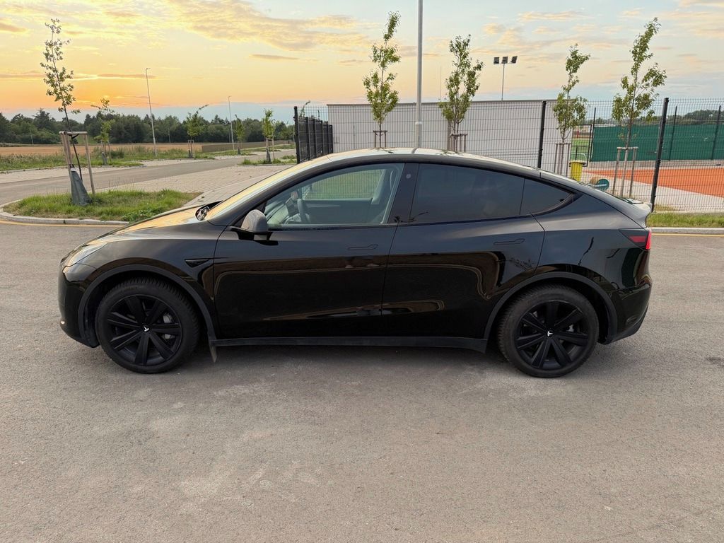 Tesla Model Y, Long Range 4WD, SoH 96% - fotka 3
