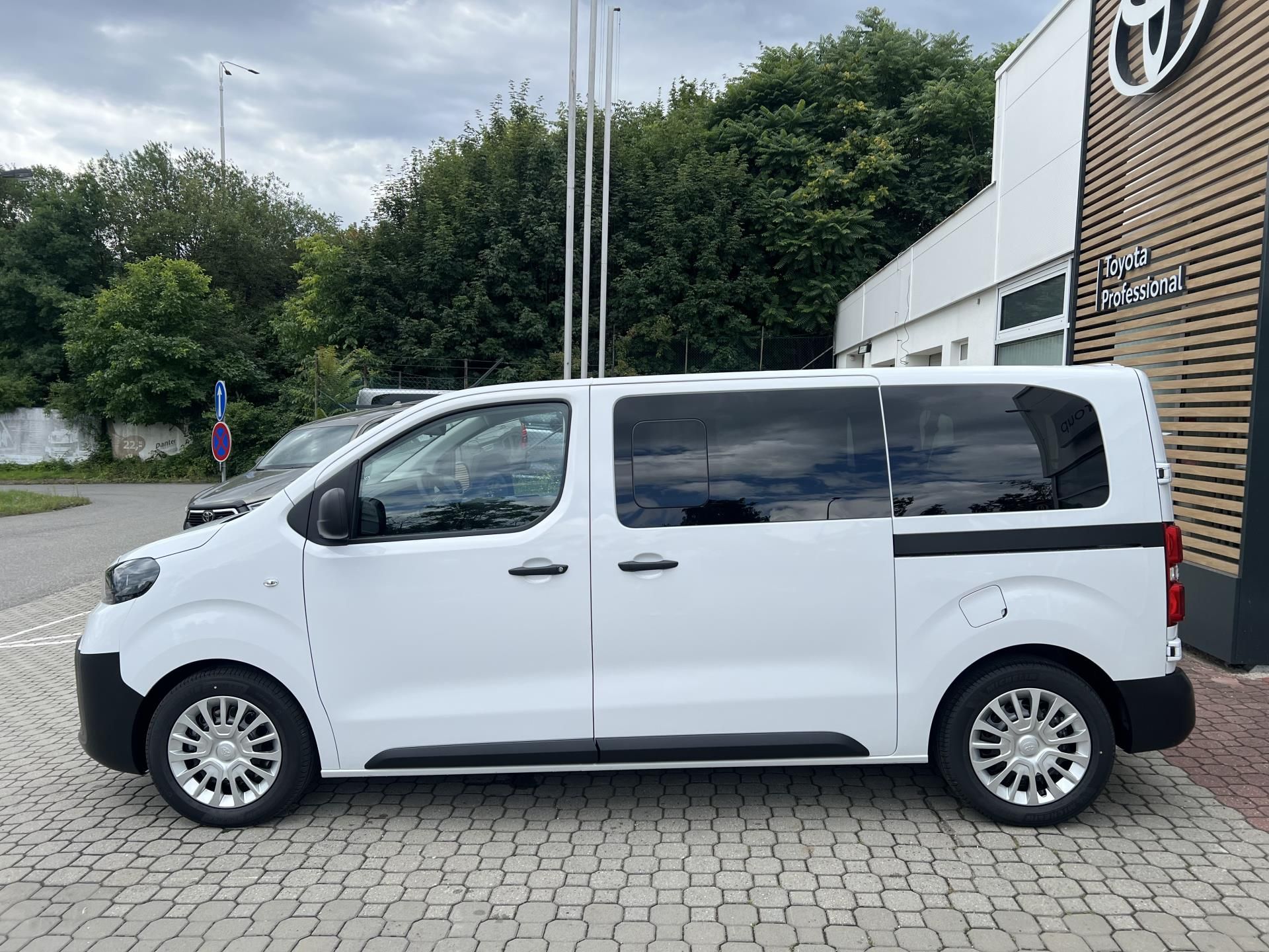 Toyota Proace Verso, 2.2D 150HP 6MT Combi 8S - fotka 3