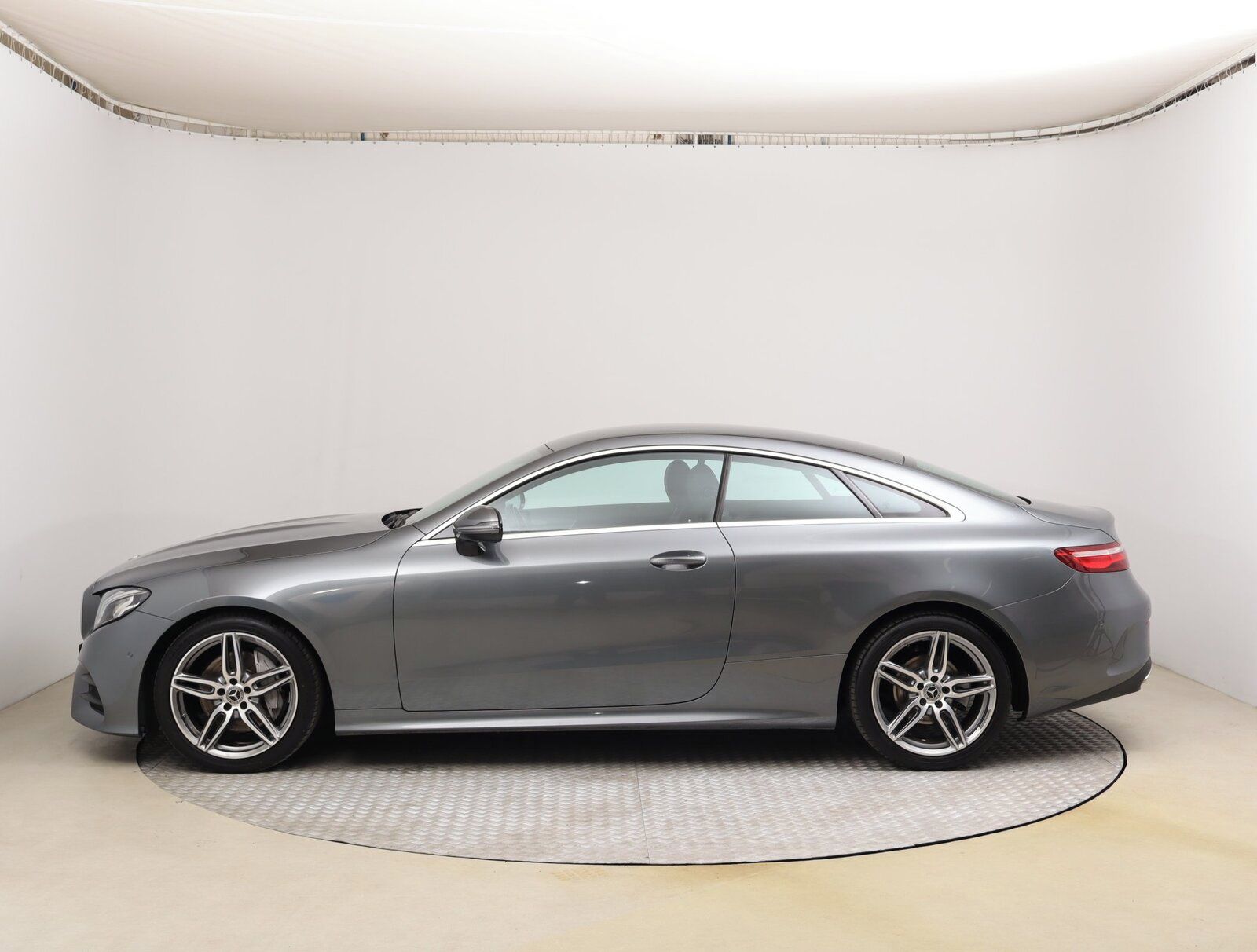 Mercedes-Benz Třídy E, 200, AMG Paket, Automat, Kůže - fotka 3