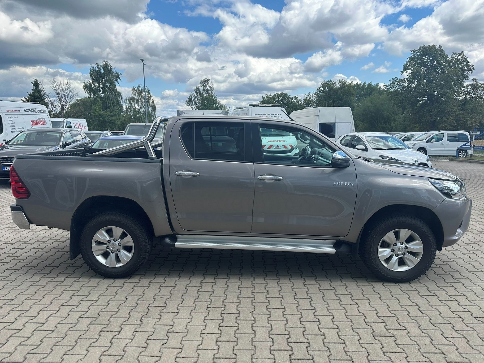 Toyota Hilux, 2,4 D 4x4 110kW  Active - fotka 6