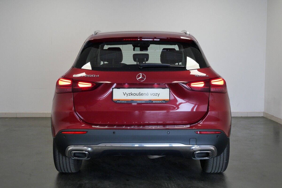 Mercedes-Benz GLA, 200d 110 kW 4Matic - fotka 6