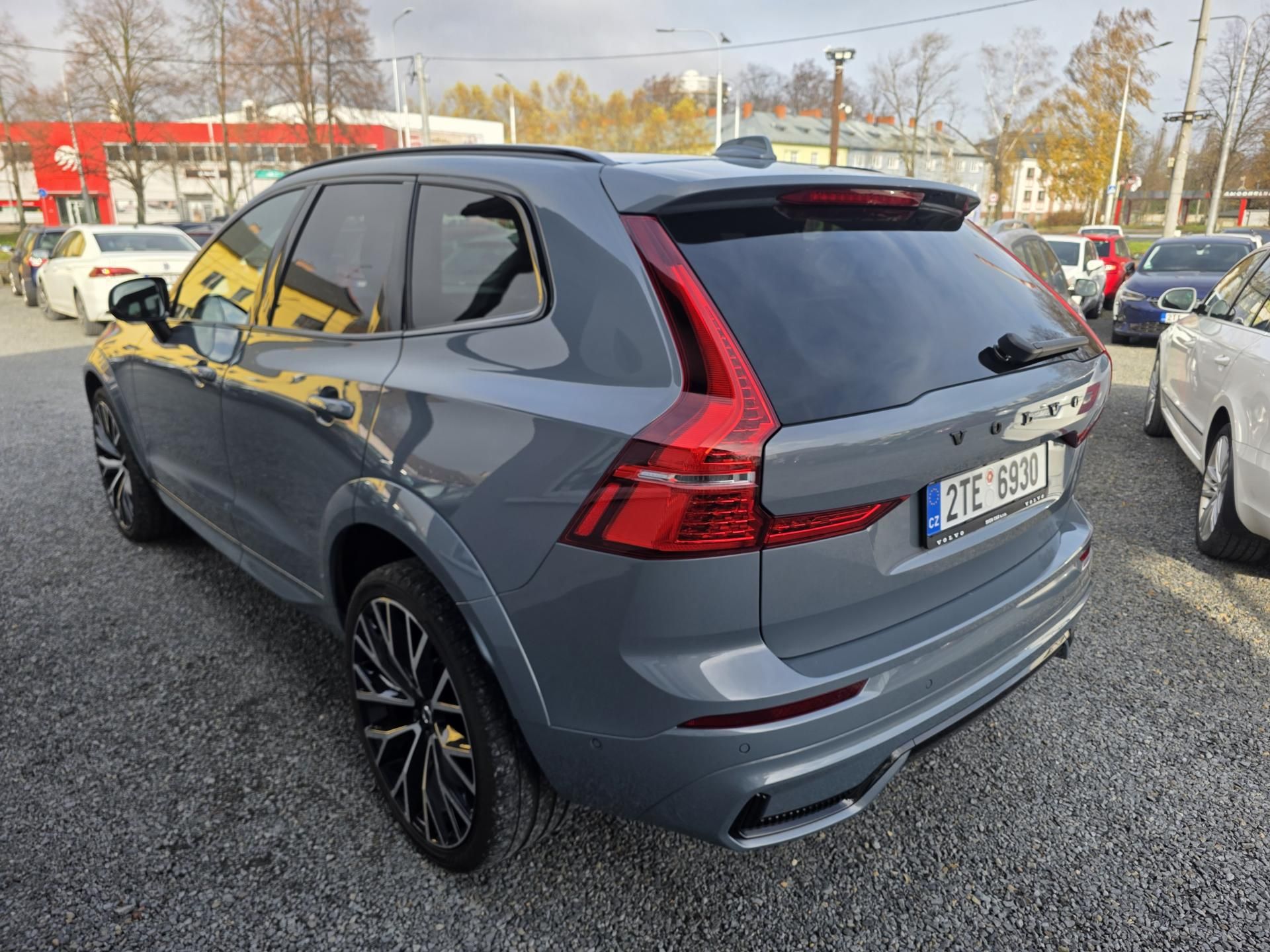 Volvo XC60, 2.0 D R-Designe Bowers&Wilkins - fotka 4