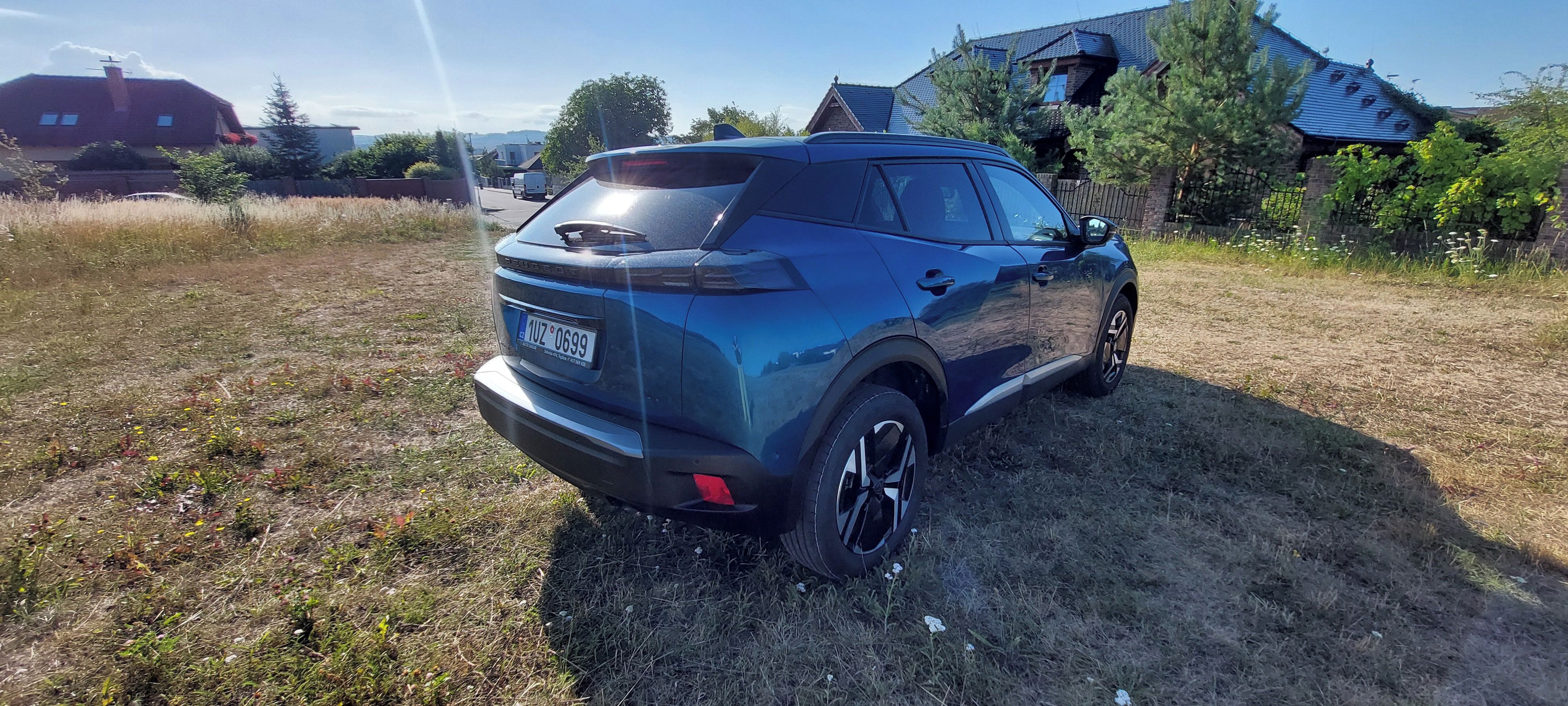 Peugeot 2008, ALLURE Pack 1.2 benzín - fotka 5