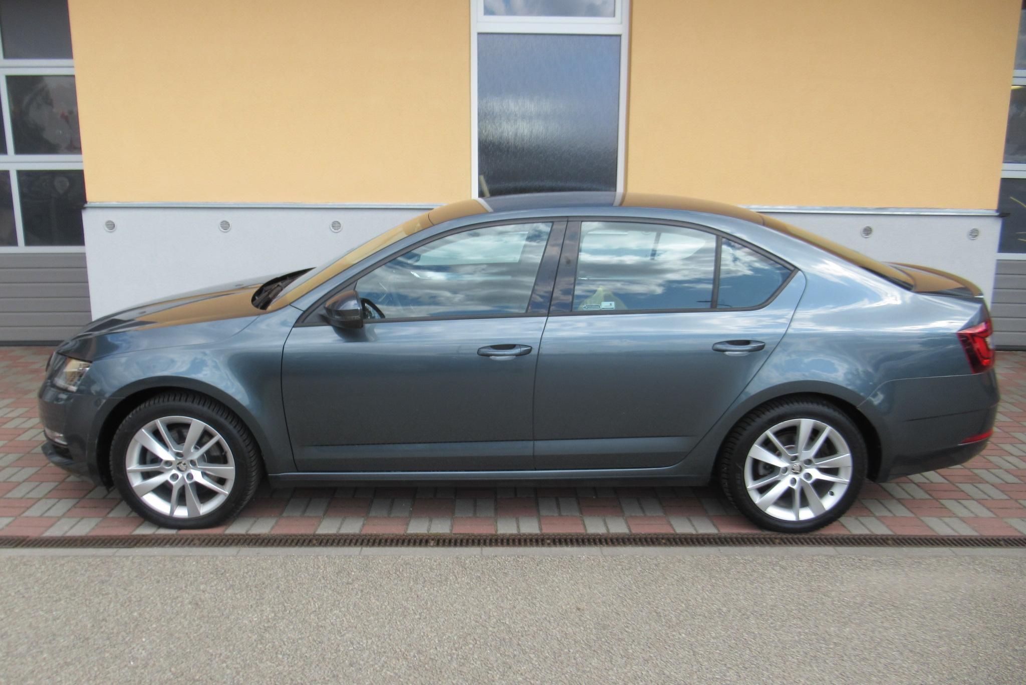Škoda Octavia, 1.8 TSi KLIMA TAŽNÉ 1.MAJ. - fotka 6