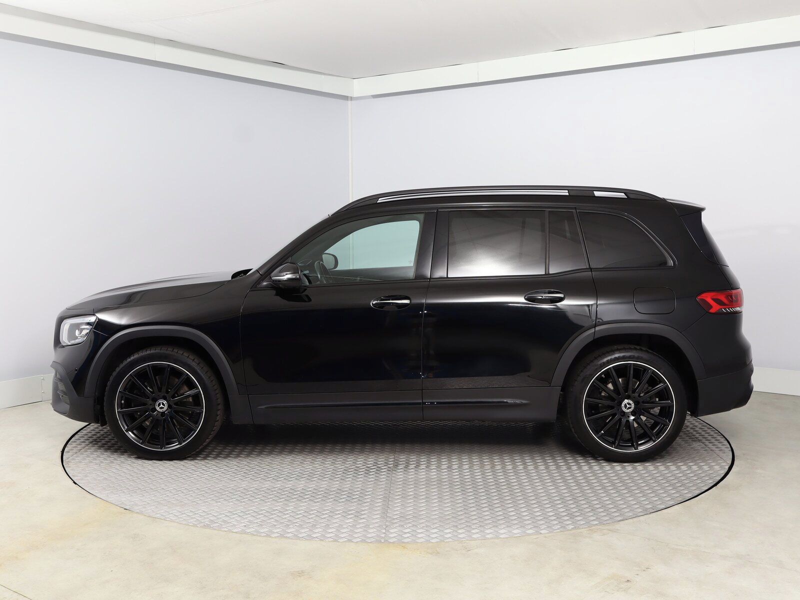 Mercedes-Benz GLB, GLB 250 4MATIC, AMG line, 4X4 - fotka 3