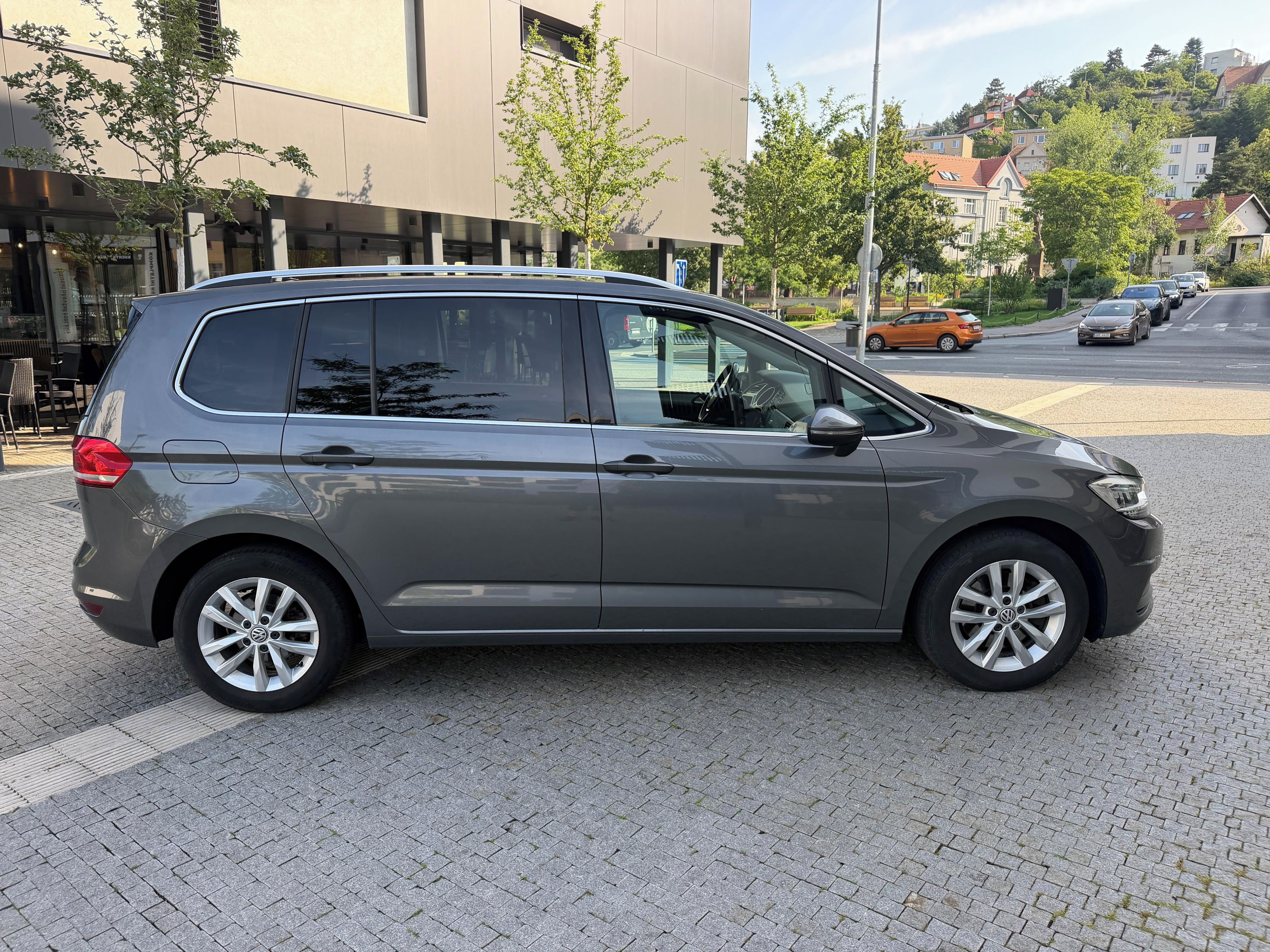 Volkswagen Touran, 1.6TDI 81KW FULL-LED 6kvalt - fotka 6