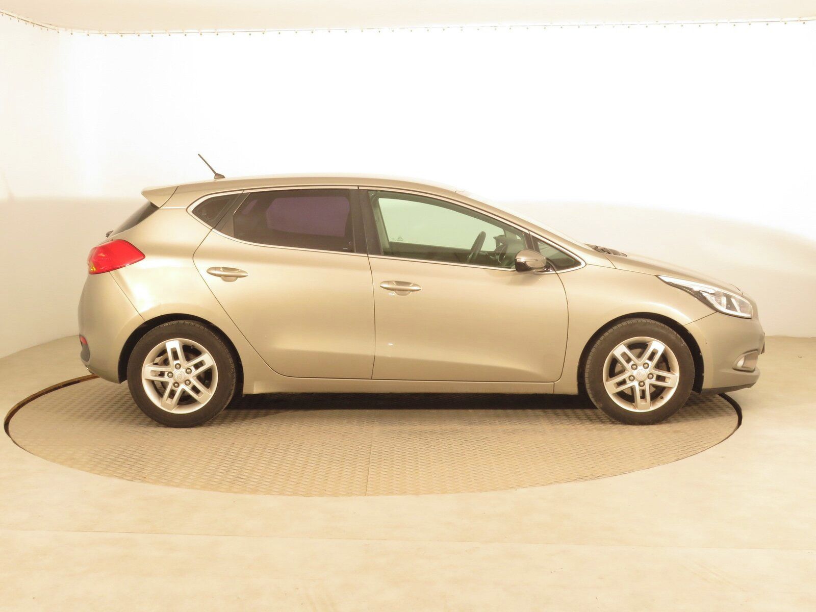 Kia Cee´d, 1.6 GDI, Serv.kniha, Klima - fotka 6