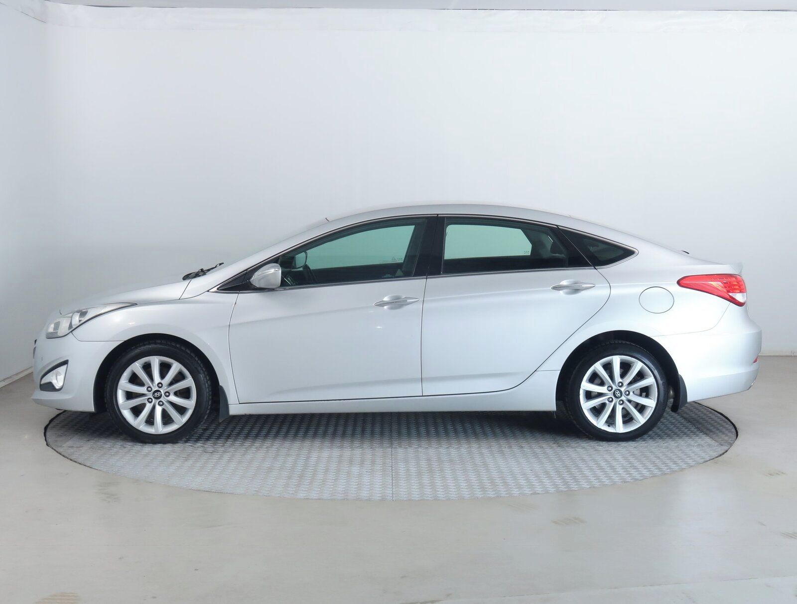 Hyundai i40, 1.7 CRDi, Automatická klima - fotka 3