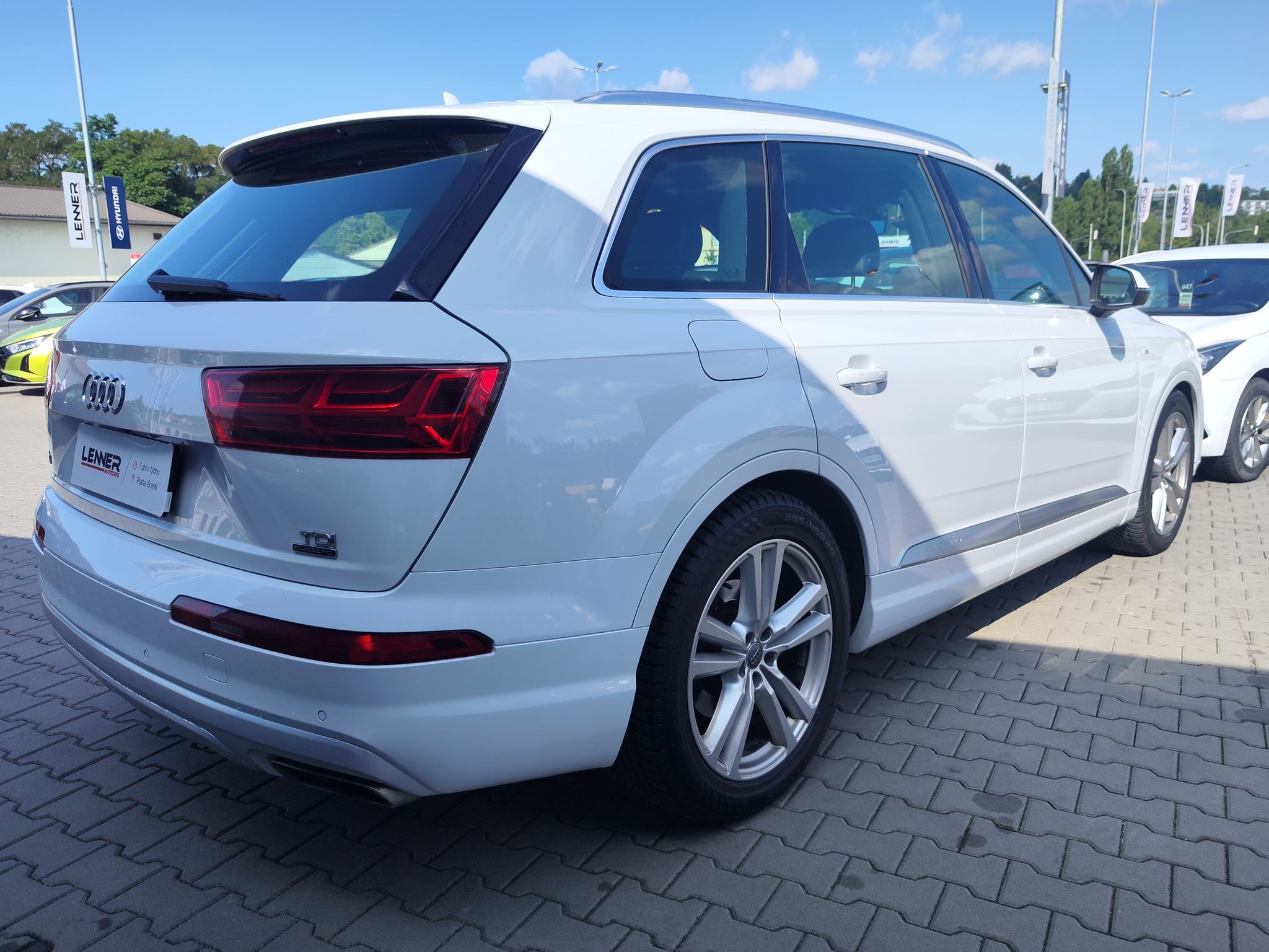 Audi Q7, 3.0 TDI/200kW S-Line AT 4x4 - fotka 5