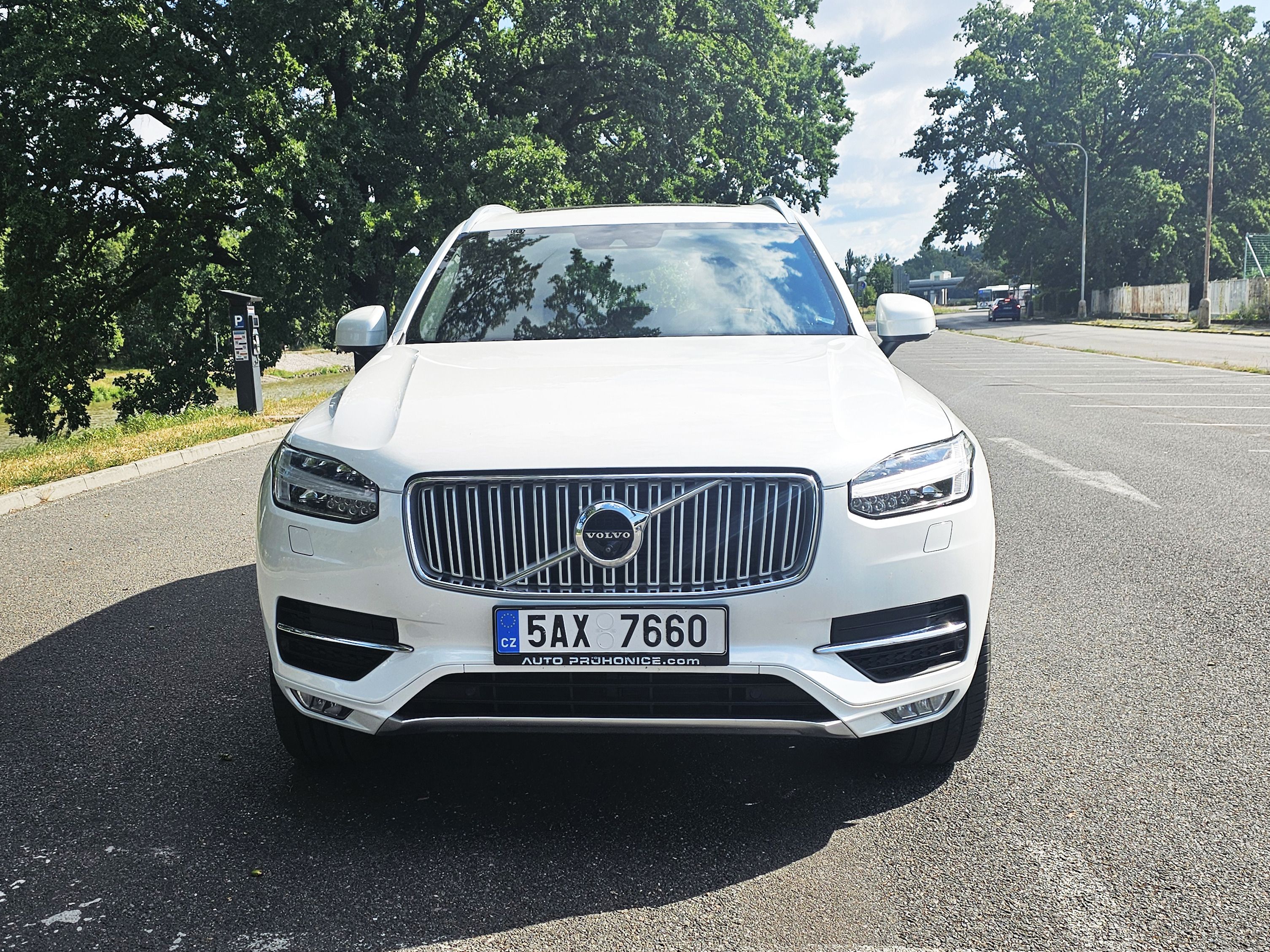 Volvo XC90, Volvo XC90 2.0 D5 AWD Inscript - fotka 4