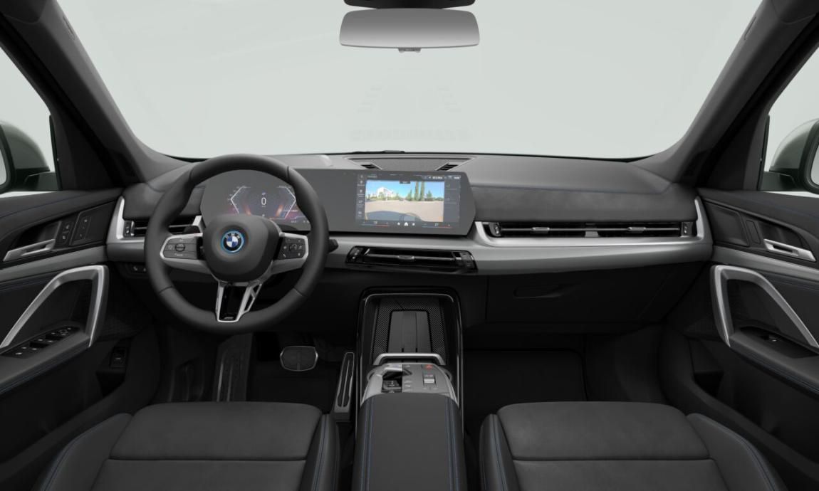 BMW iX1, xDrive30 - fotka 4
