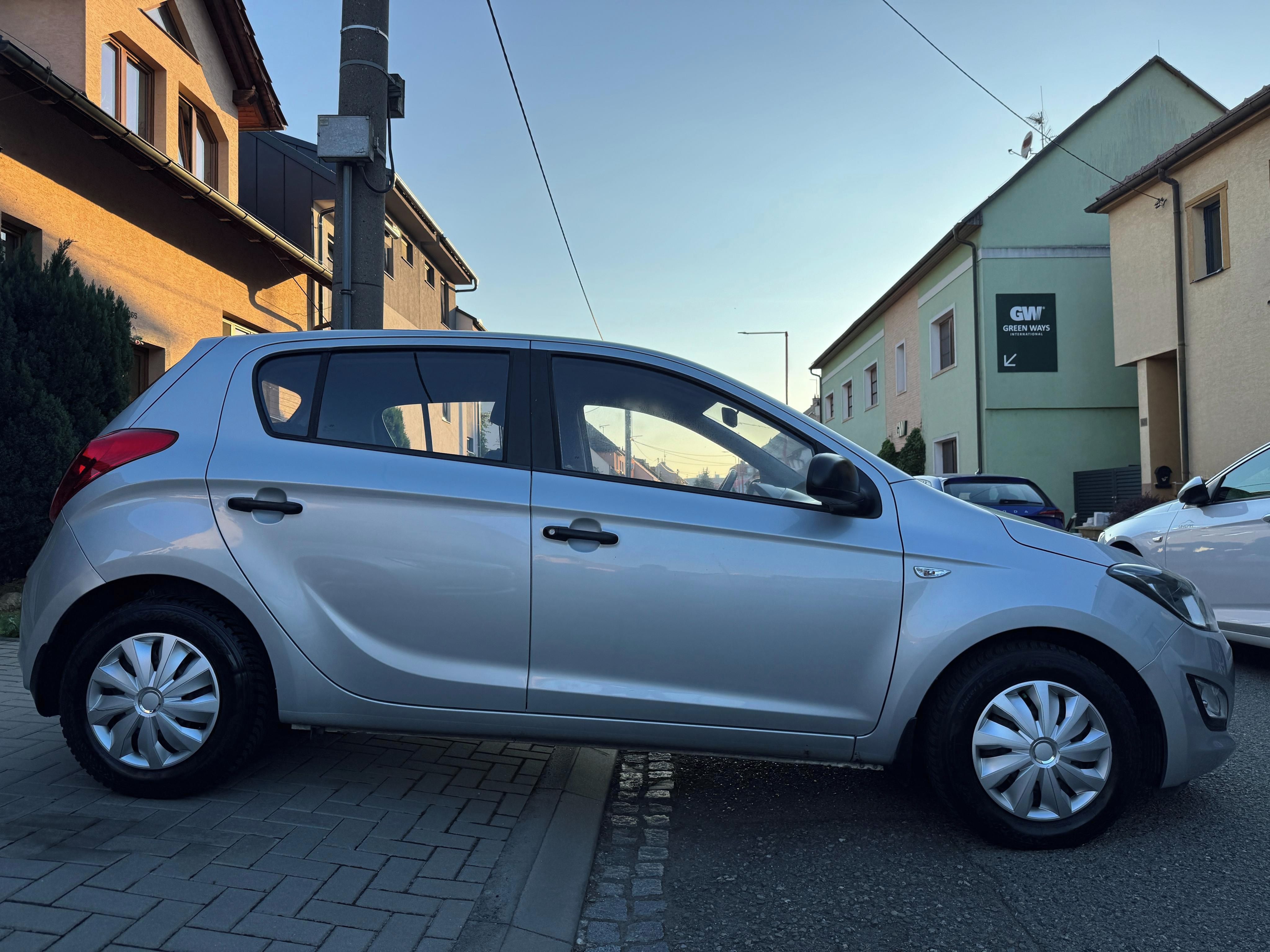 Hyundai i20, I20 1.2i, KLIMA, 10x AIRBAG, - fotka 3