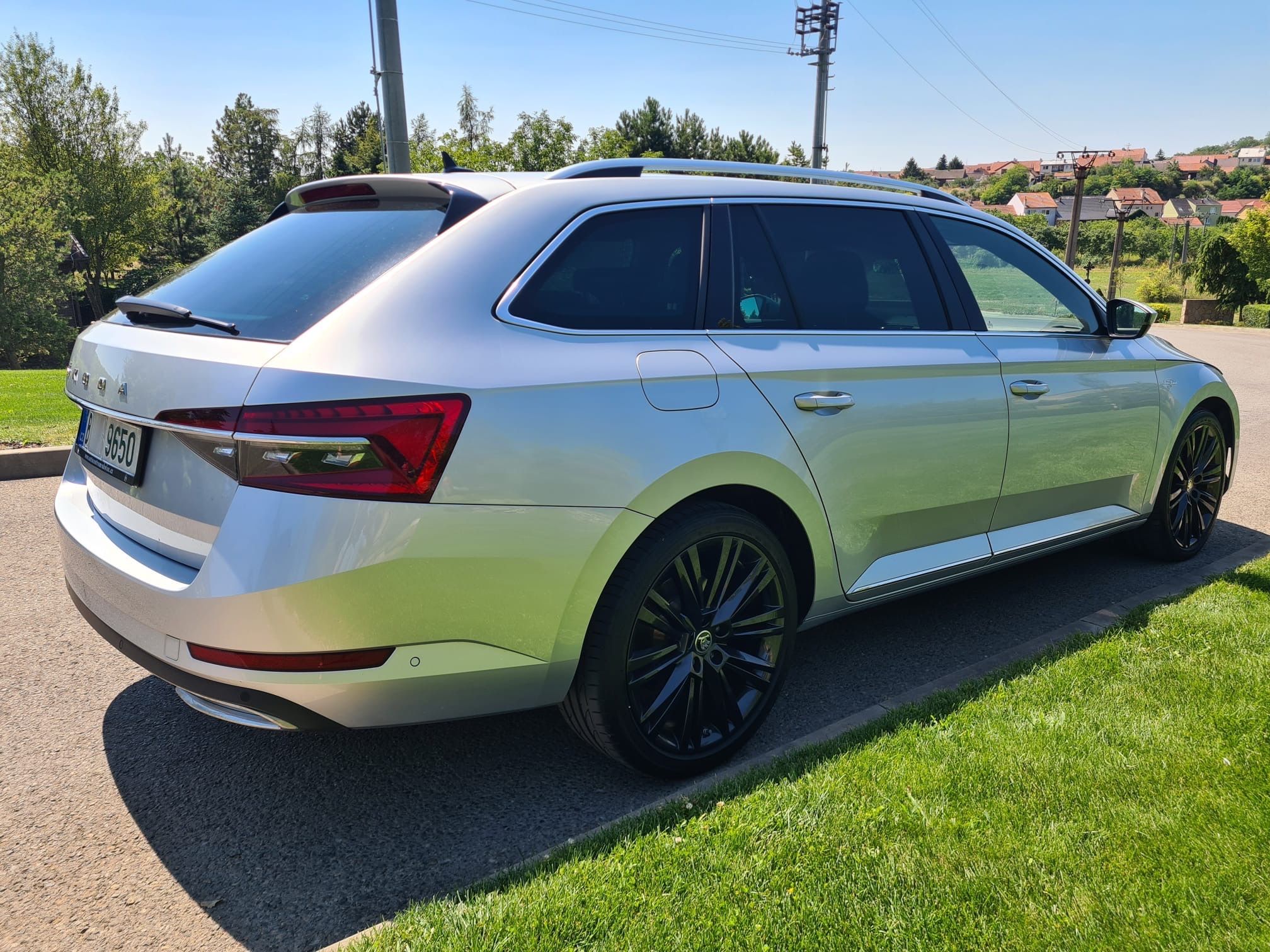 Škoda Superb, 2.0 TDi Laurin & Klement DSG - fotka 4