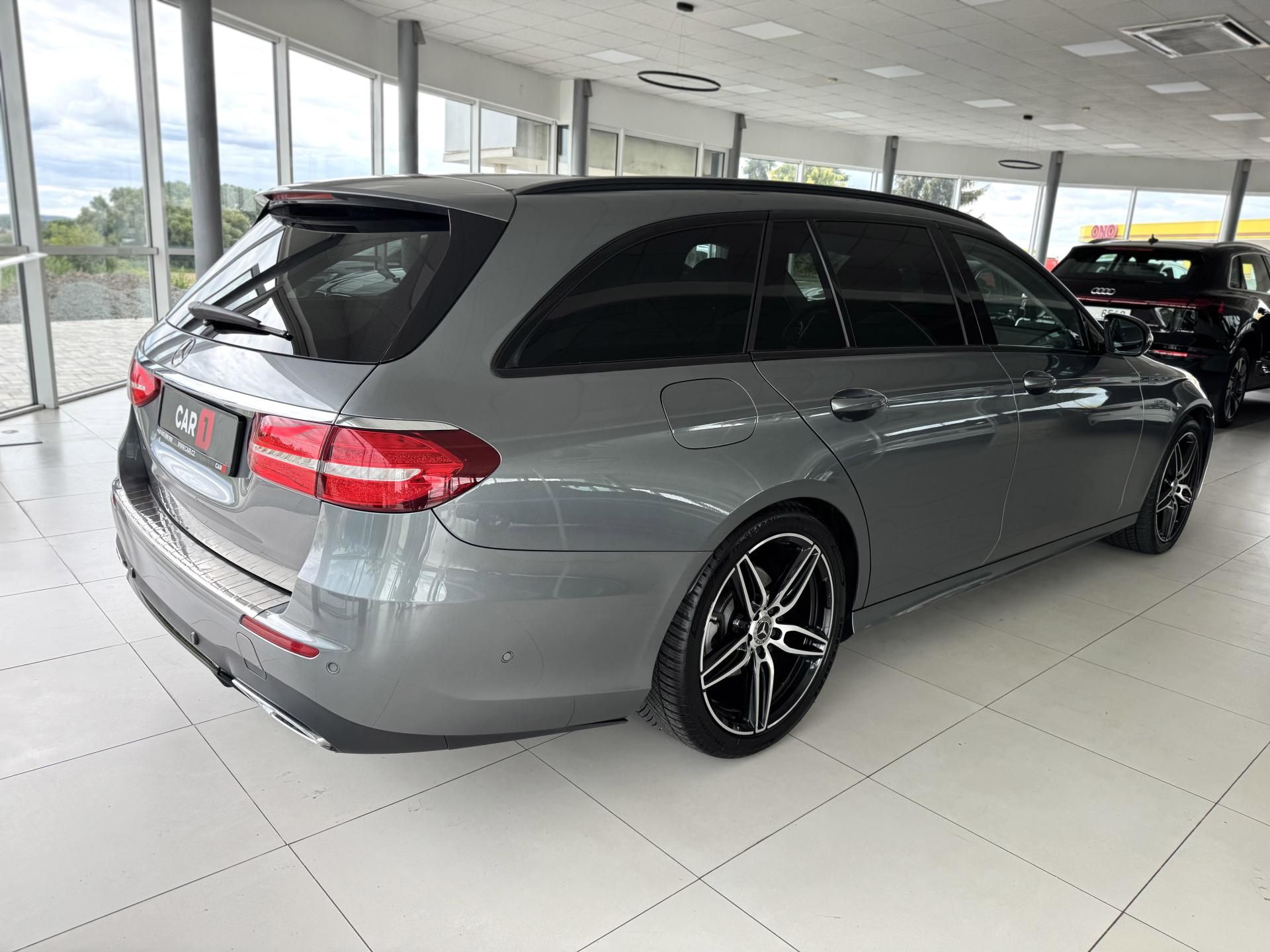 Mercedes-Benz Třídy E, 220d 4Matic AMG*Kamera*Panoram - fotka 5