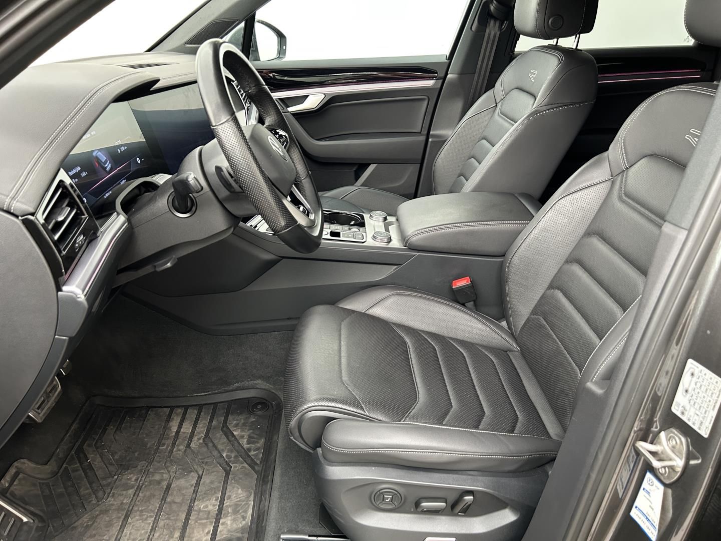 Volkswagen Touareg, 3.0TSI 250kW 4x4  R-Line - fotka 6
