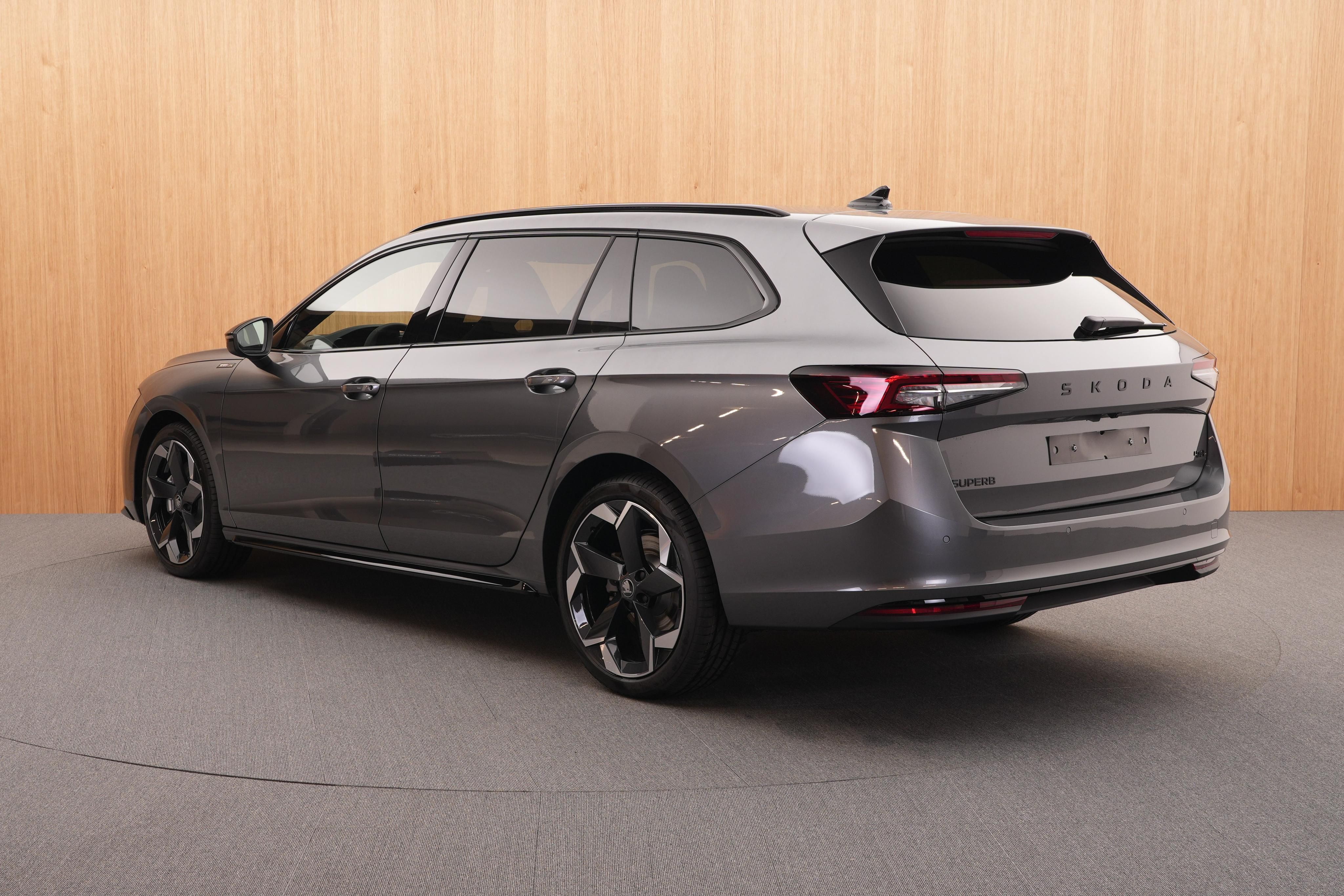 Škoda Superb, Sportline 2.0 TDI 4x4 DSG - fotka 3