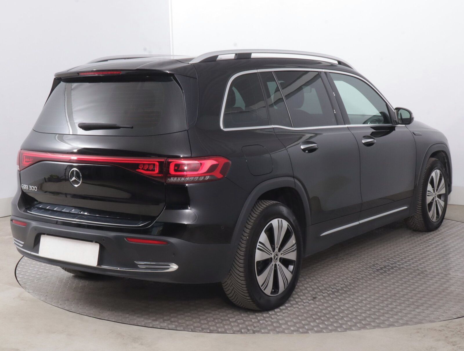 Mercedes-Benz EQB, EQB 300 4MATIC, SoH 95% - fotka 5