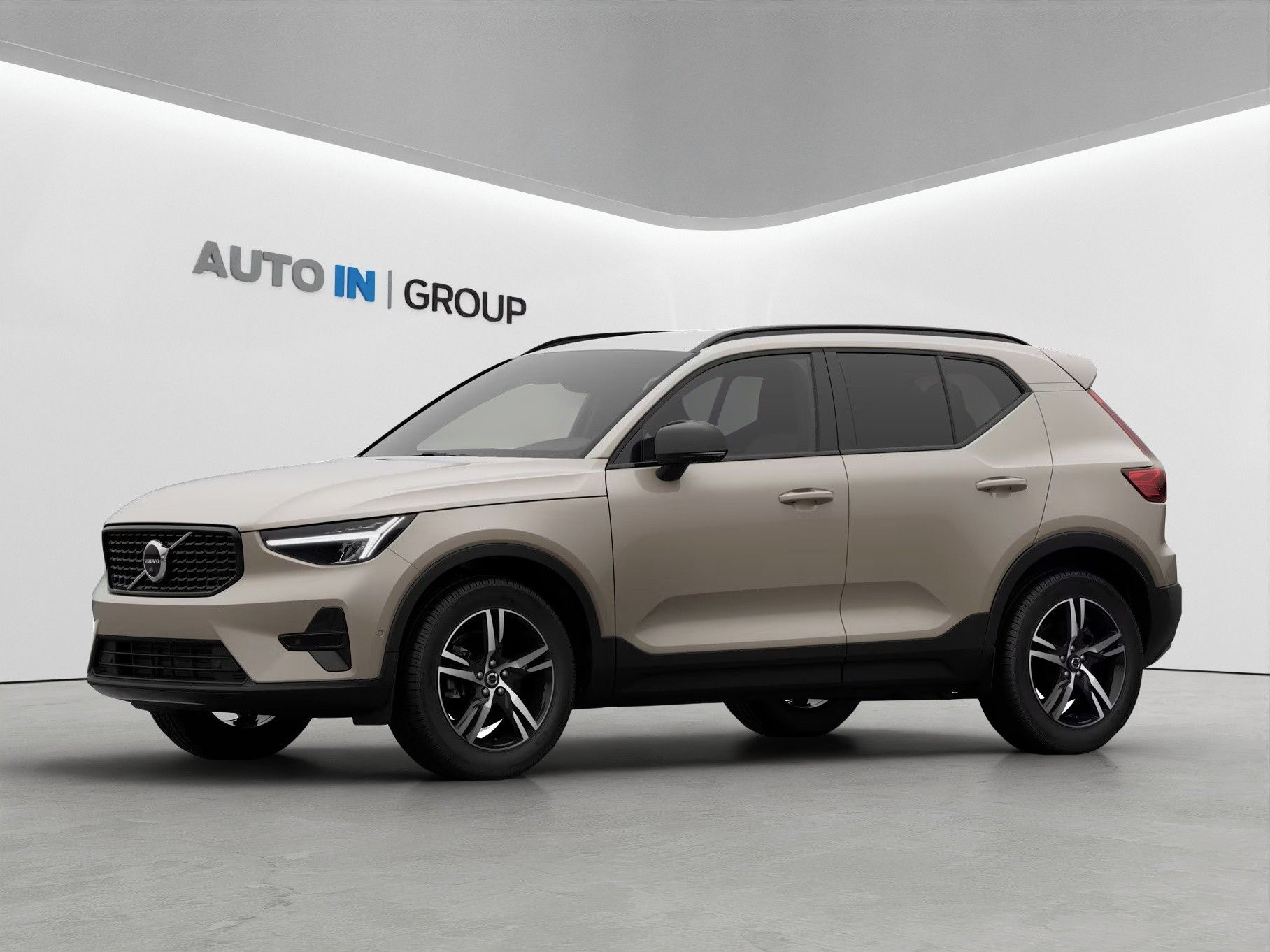 Volvo XC40, PLUS Dark,360°kam,el.vyhř.sklo