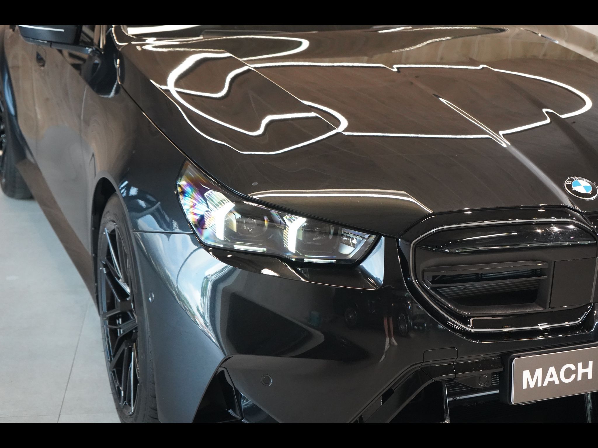 BMW M5, B&W, Ventilace, Panorama, HUD - fotka 5