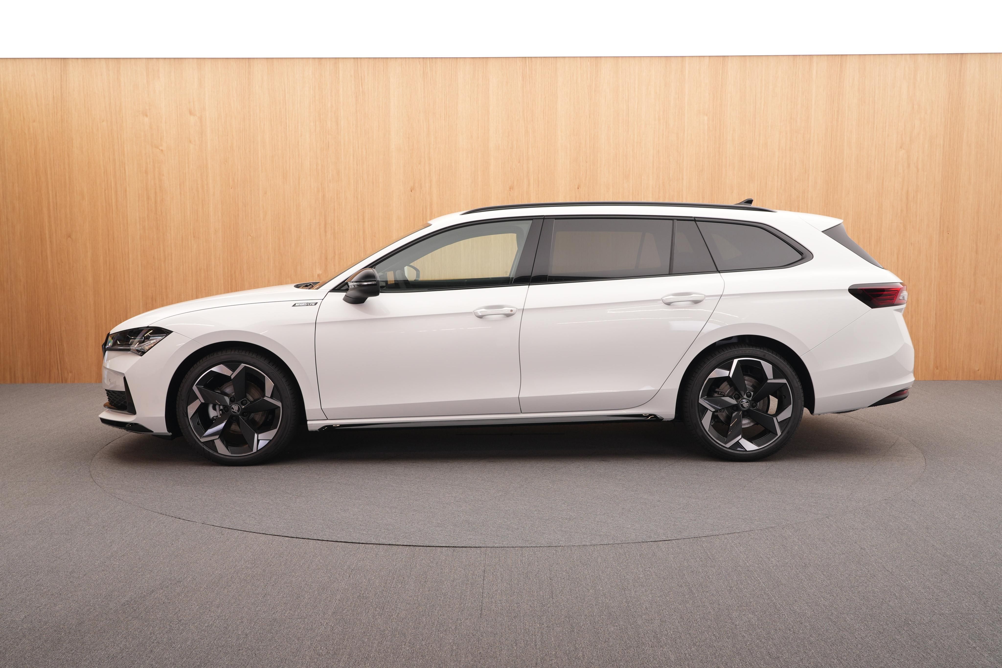 Škoda Superb, Sportline 2.0 TDI DSG - fotka 2