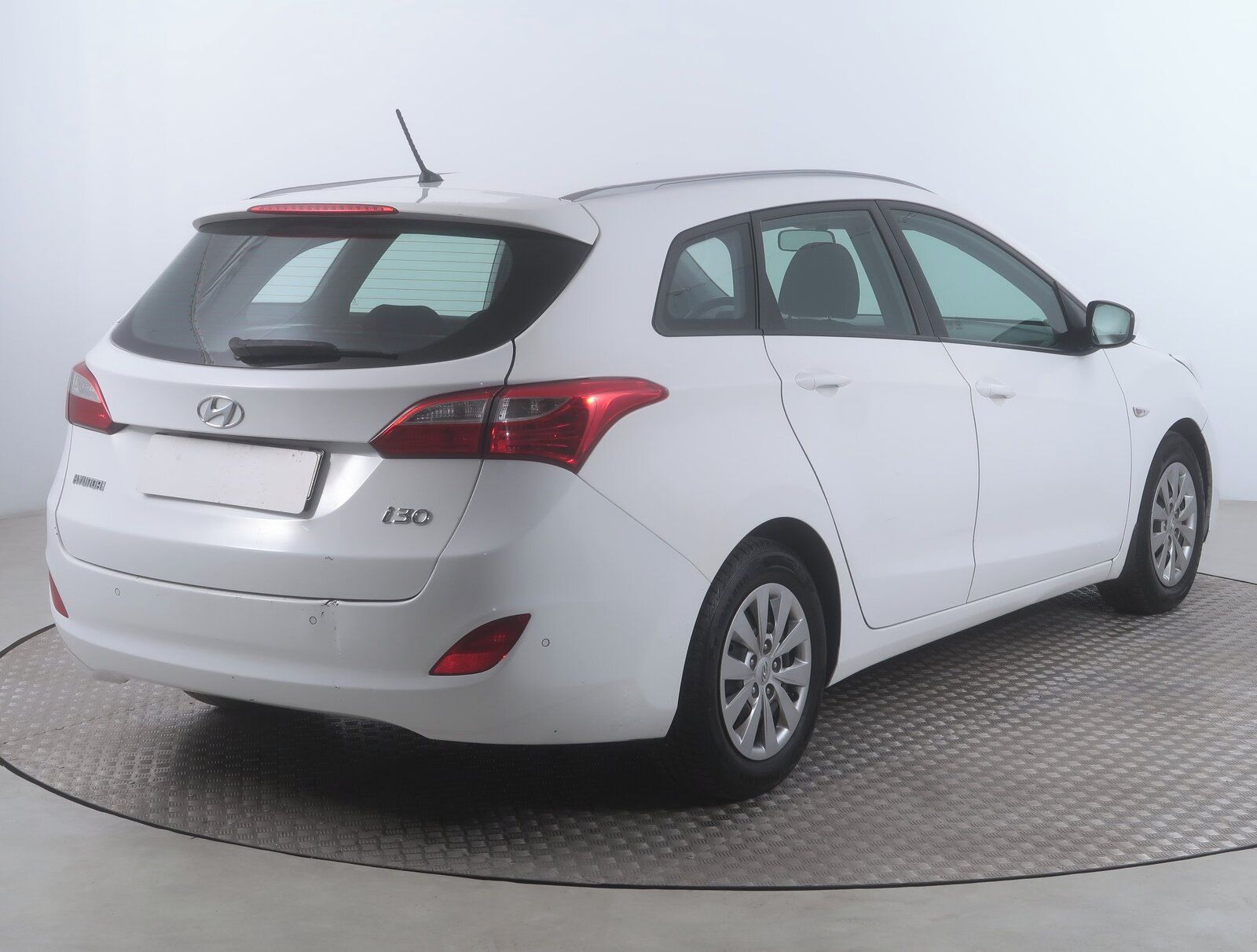 Hyundai i30, 1.6 CRDi, Serv.kniha, Klima - fotka 5