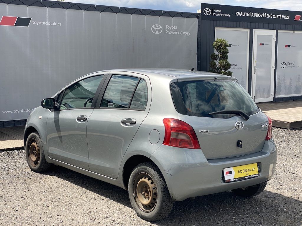 Toyota Yaris, 1.0i, ČR, manual, STK - fotka 5