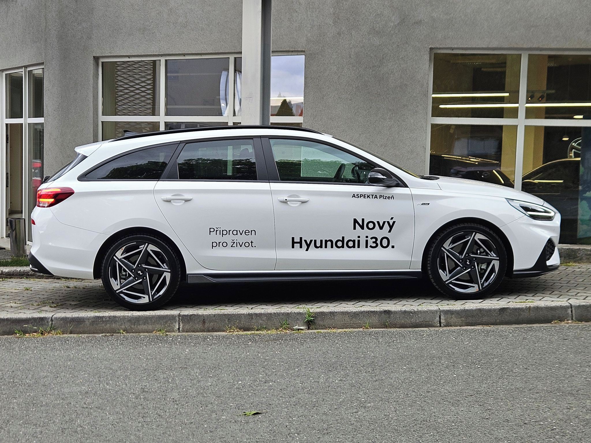 Hyundai i30, 1,6 T-GDi 110kW, N-Line, 1.maj - fotka 6