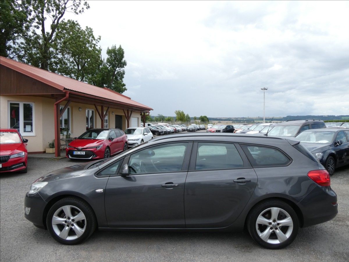Opel Astra, 1,4 88kW 2x kola, 2.majitel - fotka 5
