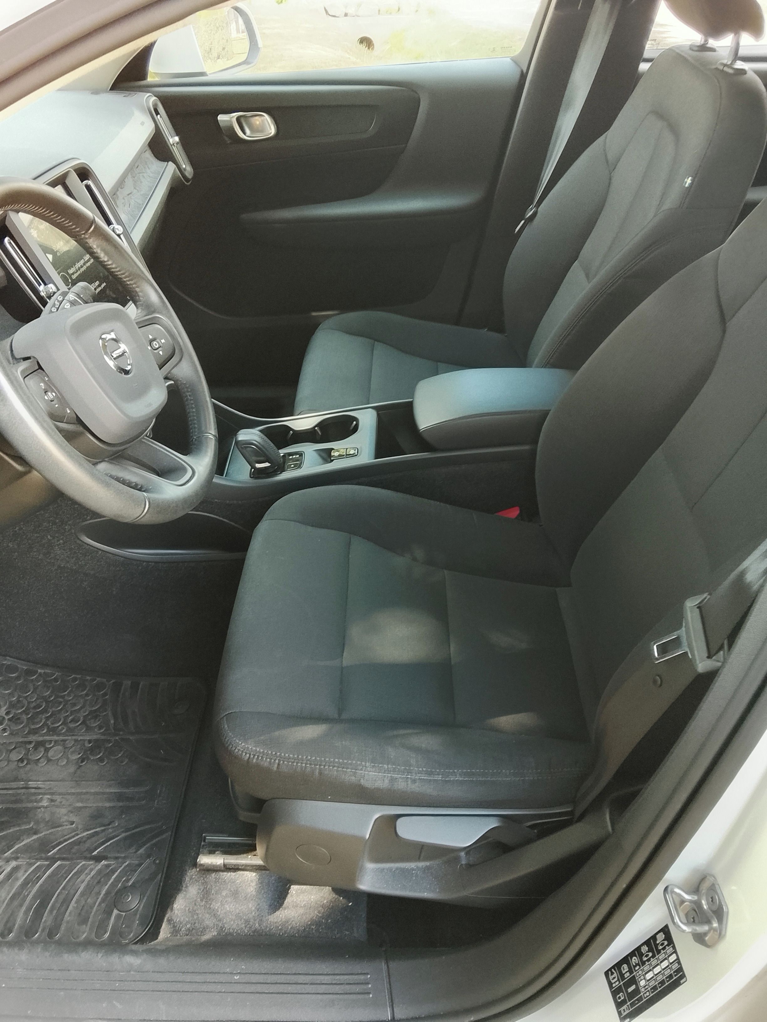 Volvo XC40, T3 120kW automat, kamera, - fotka 4