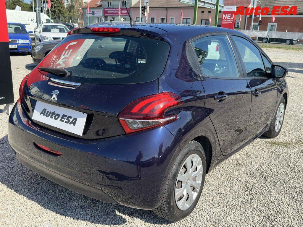 Peugeot 208, 1.2i - fotka 4
