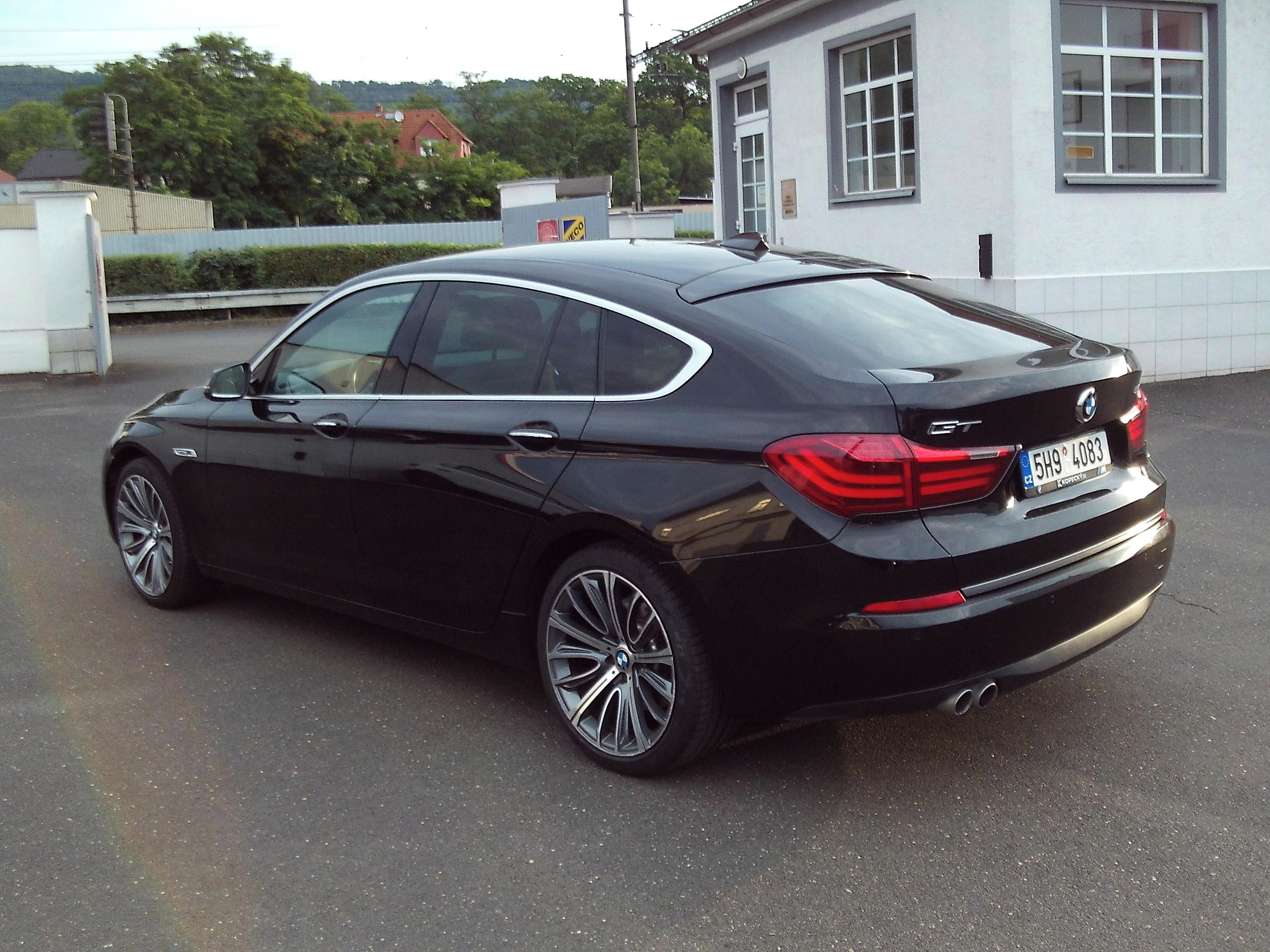 BMW Řada 5, 530d xDrive - fotka 6