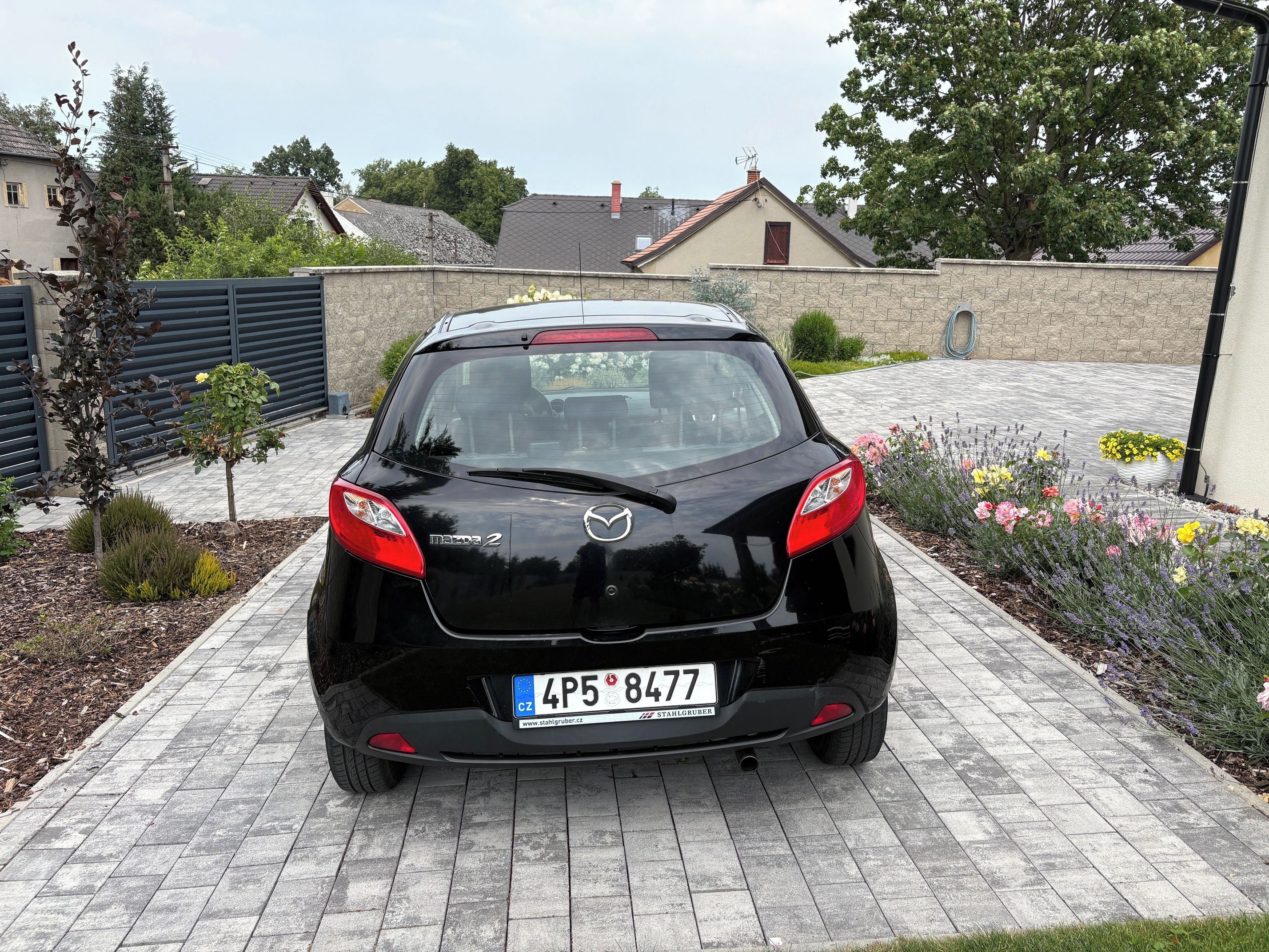 Mazda 2, 1. majitel, sada zimních kol - fotka 4