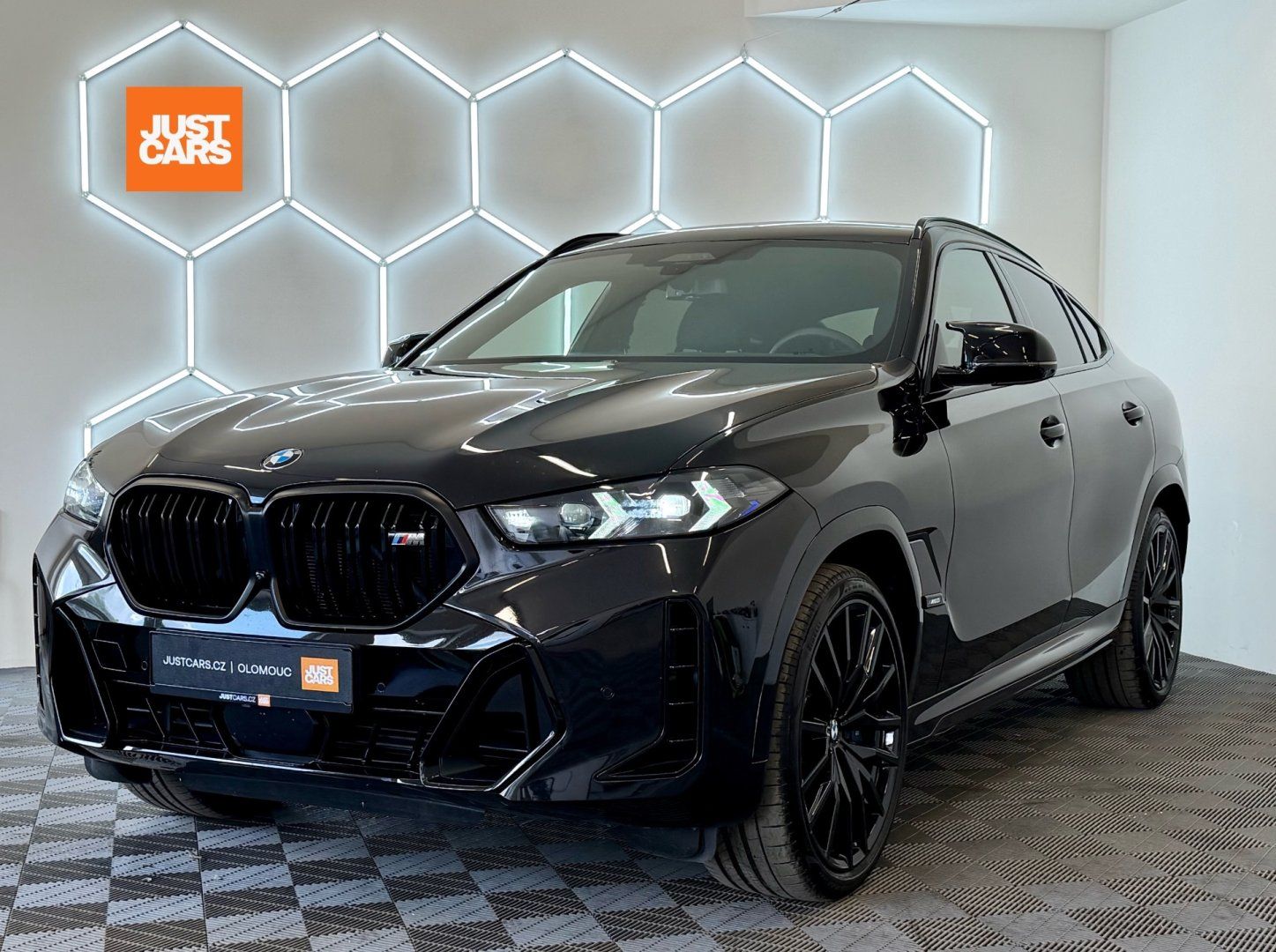 BMW X6, M60i xDrive, 390kW, 1.MAJ, ČR