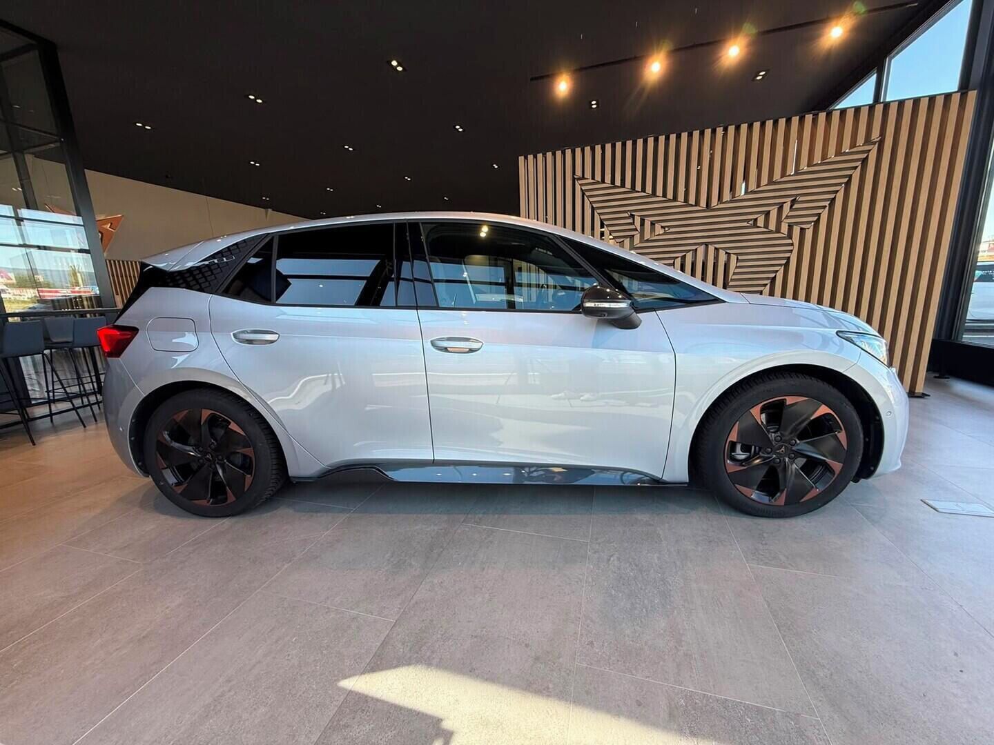 Cupra Born, e-Boost 77 kWh / 231k 170 kW - fotka 4