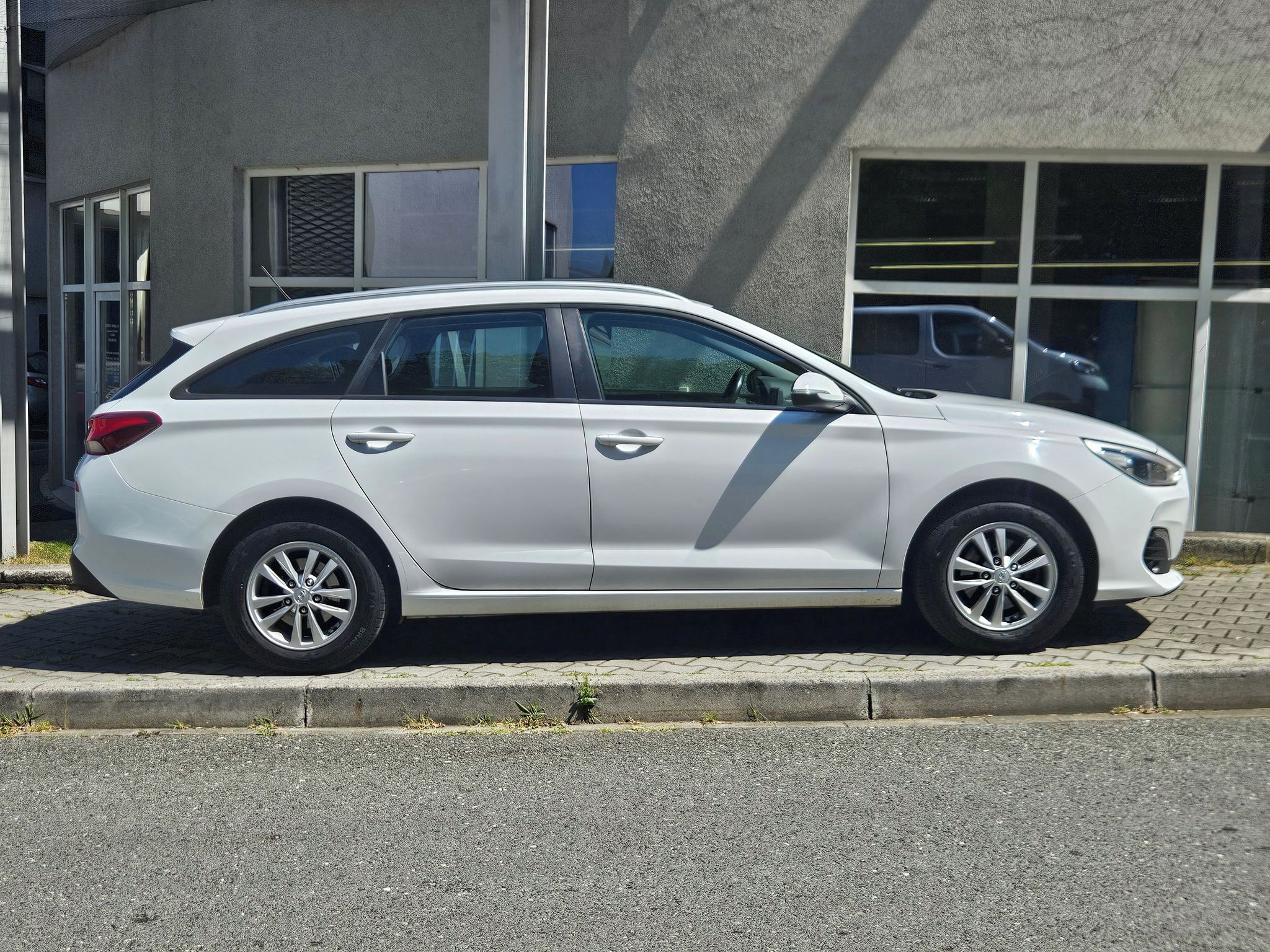 Hyundai i30, 1,6 CRDI 85kW Trikolor Comfort - fotka 6