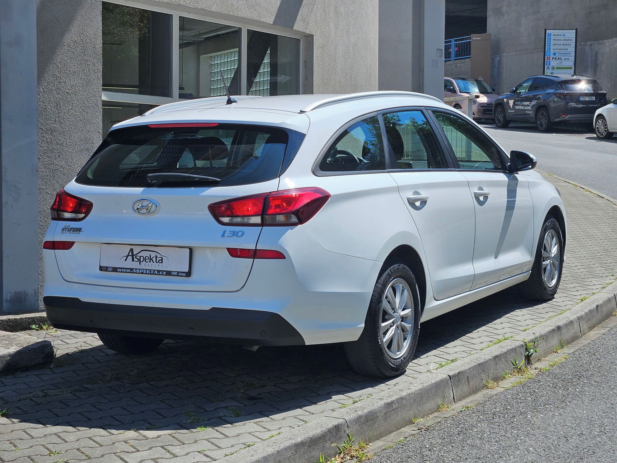 Hyundai i30, 1,6 CRDI 85kW Trikolor Comfort - fotka 5