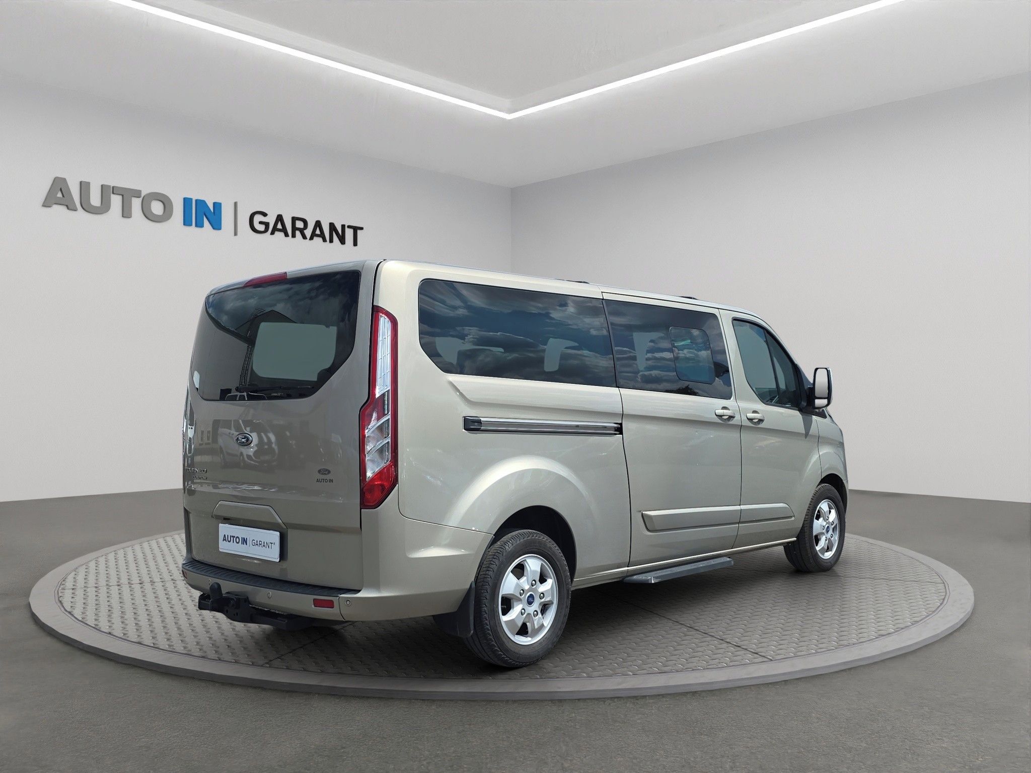Ford Tourneo Custom, 2.0 TDCi 96kW, L2 ČR, 1. Maj., - fotka 5