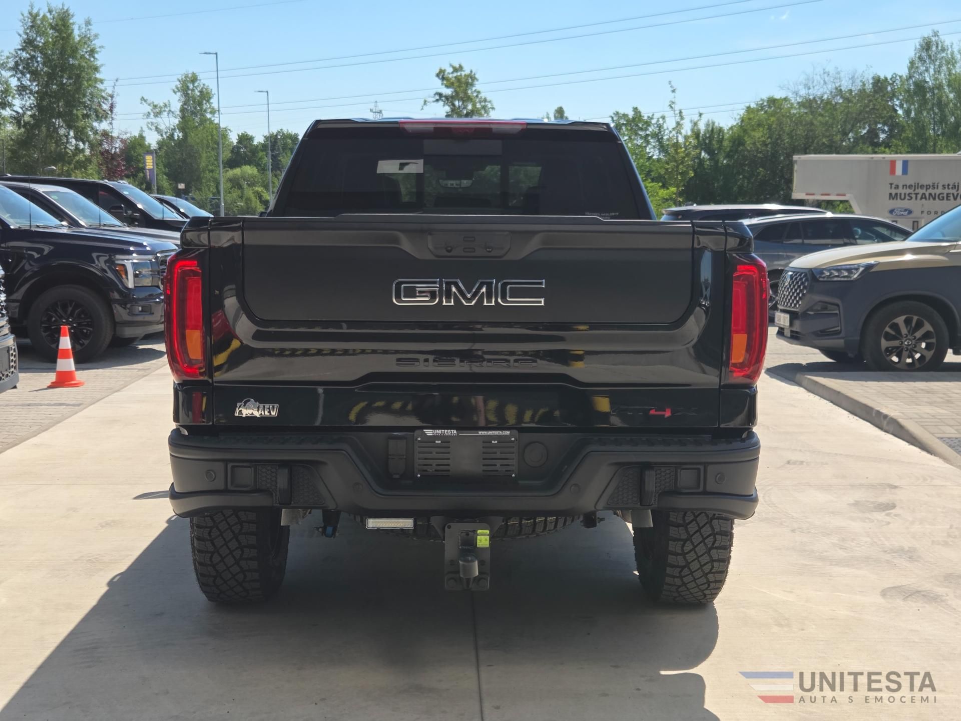 GMC Sierra, GMC AT4-X AEV  6,2L V8 - fotka 5