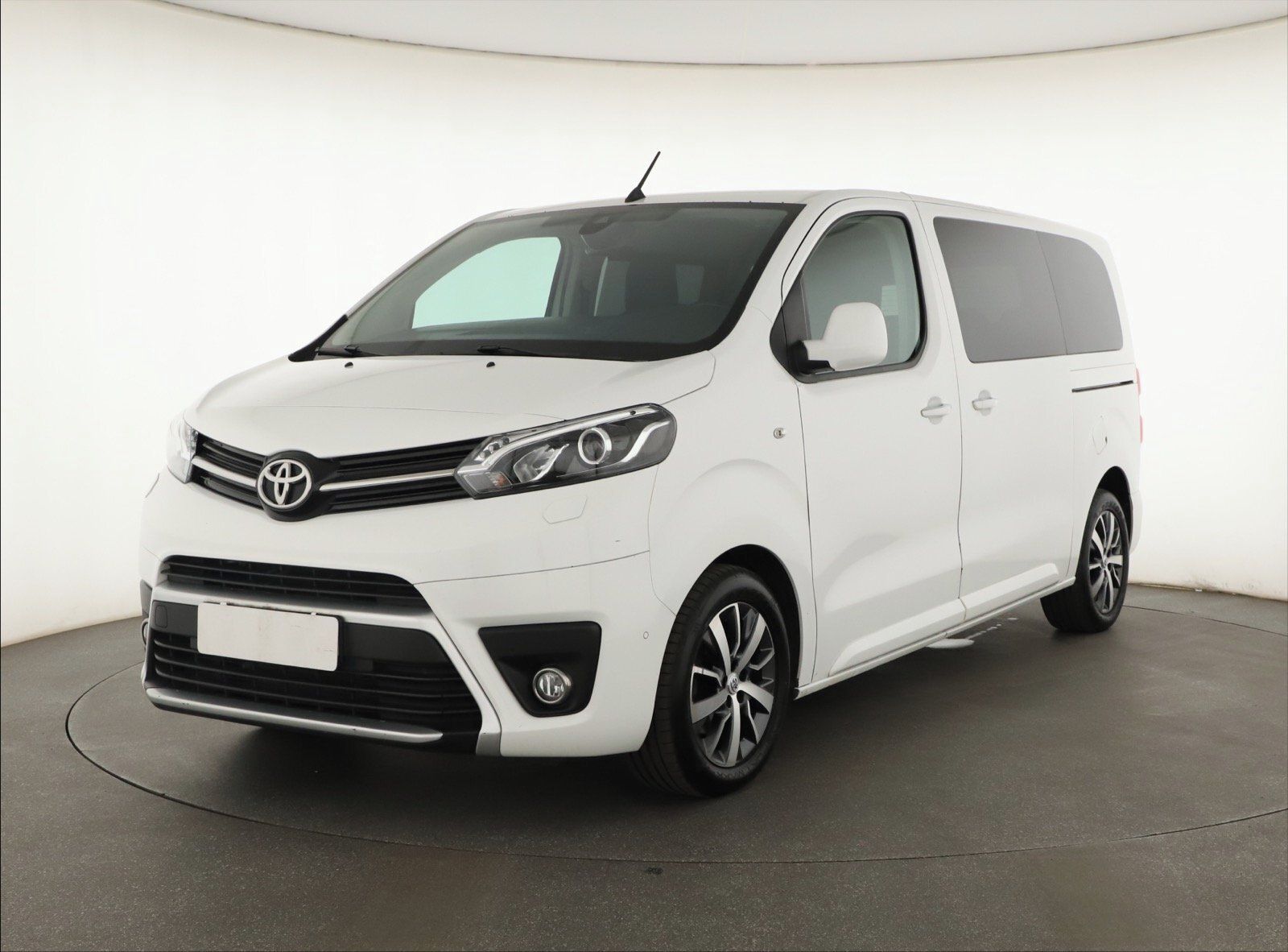 Toyota Proace Verso, 2.0 D-4D, Family, 8 míst, L1 - fotka 2