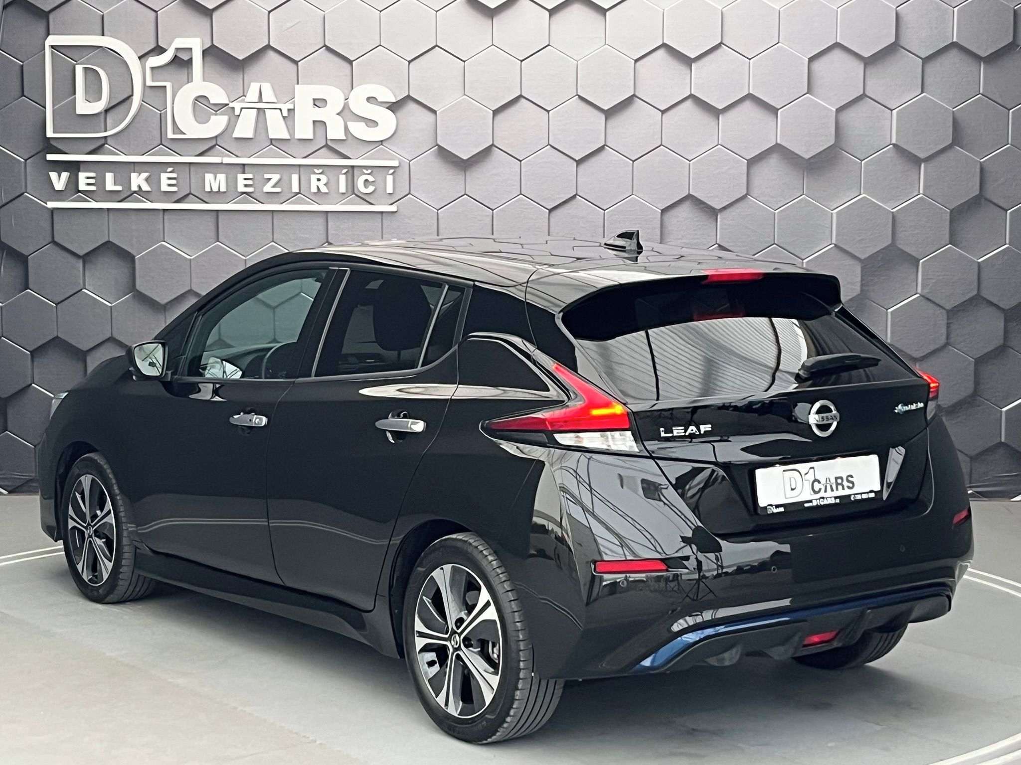 Nissan LEAF, N-Connecta, 110 kW, 40kWh - fotka 2
