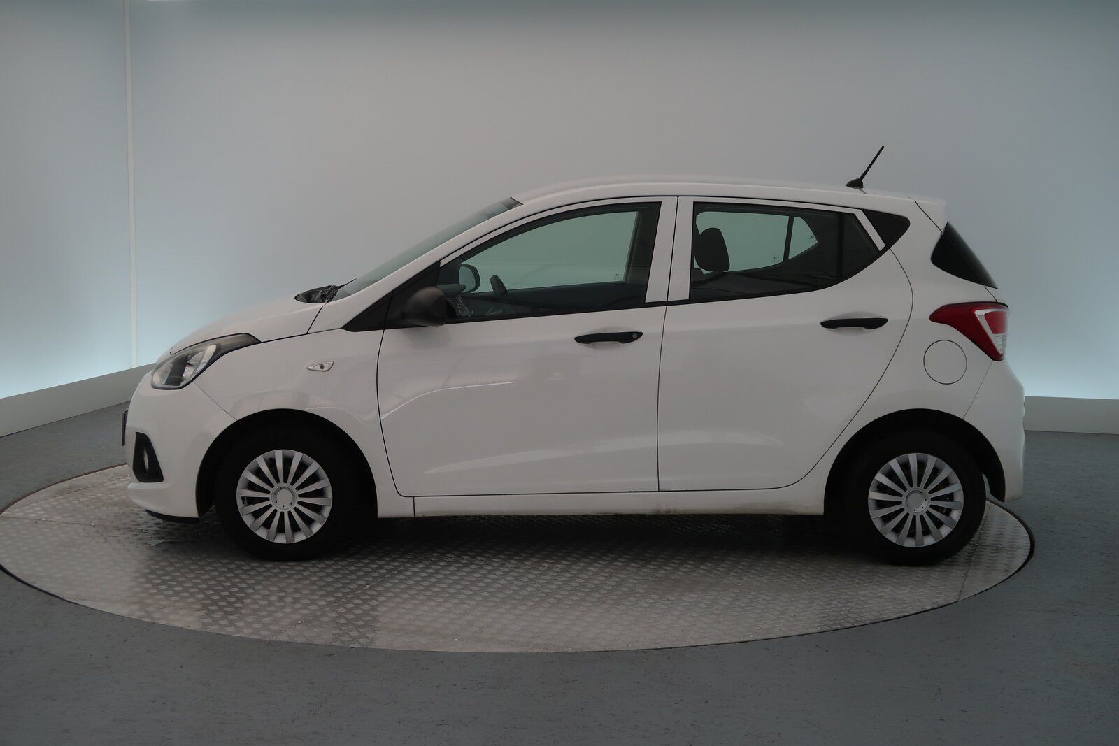Hyundai i10, 1.0, Automatická klima - fotka 3